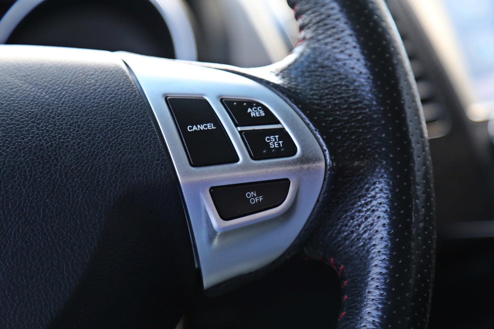 MITSUBISHI Outlander 2.4 iO (2代)  第6張相片