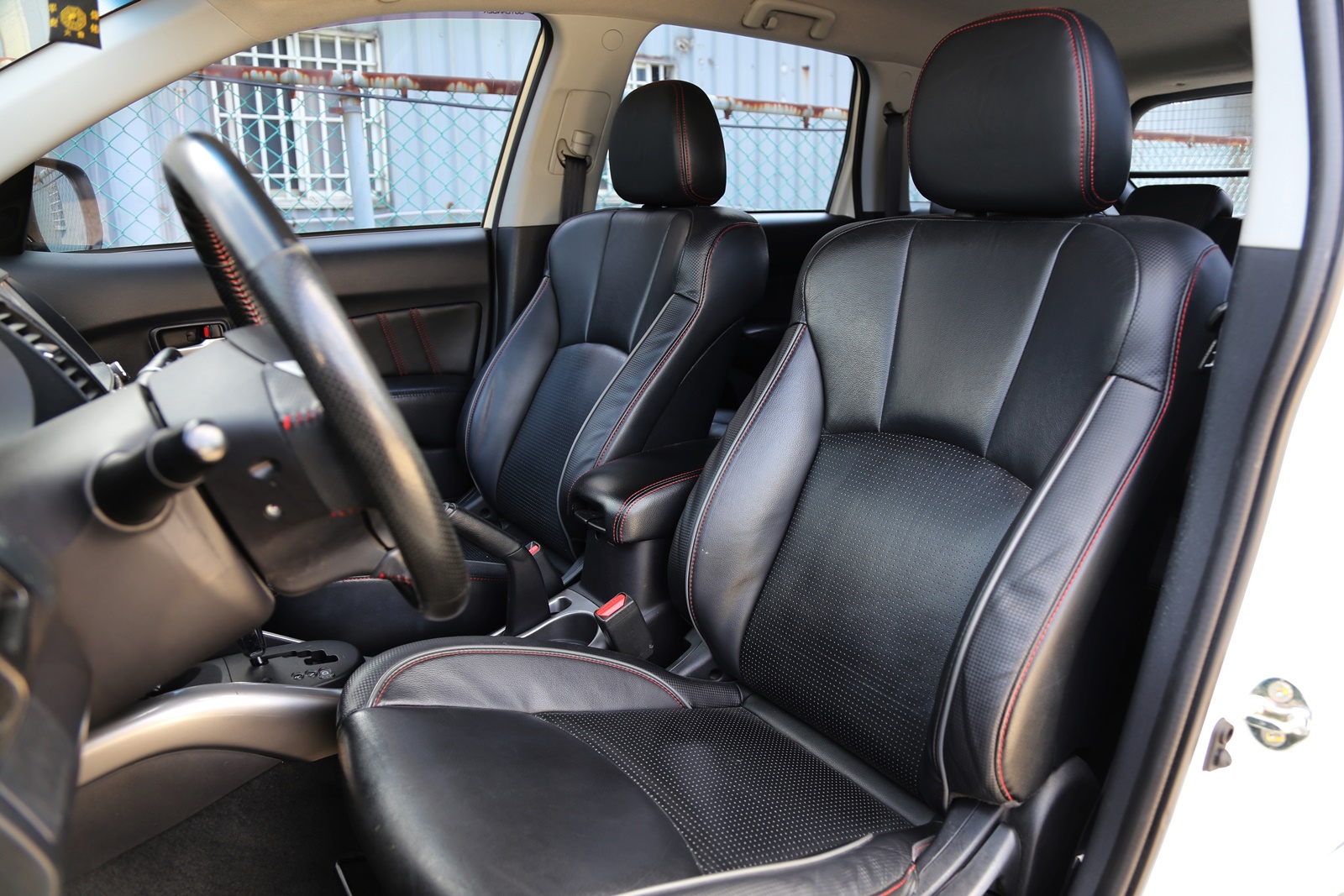 MITSUBISHI Outlander 2.4 iO (2代)  第12張相片