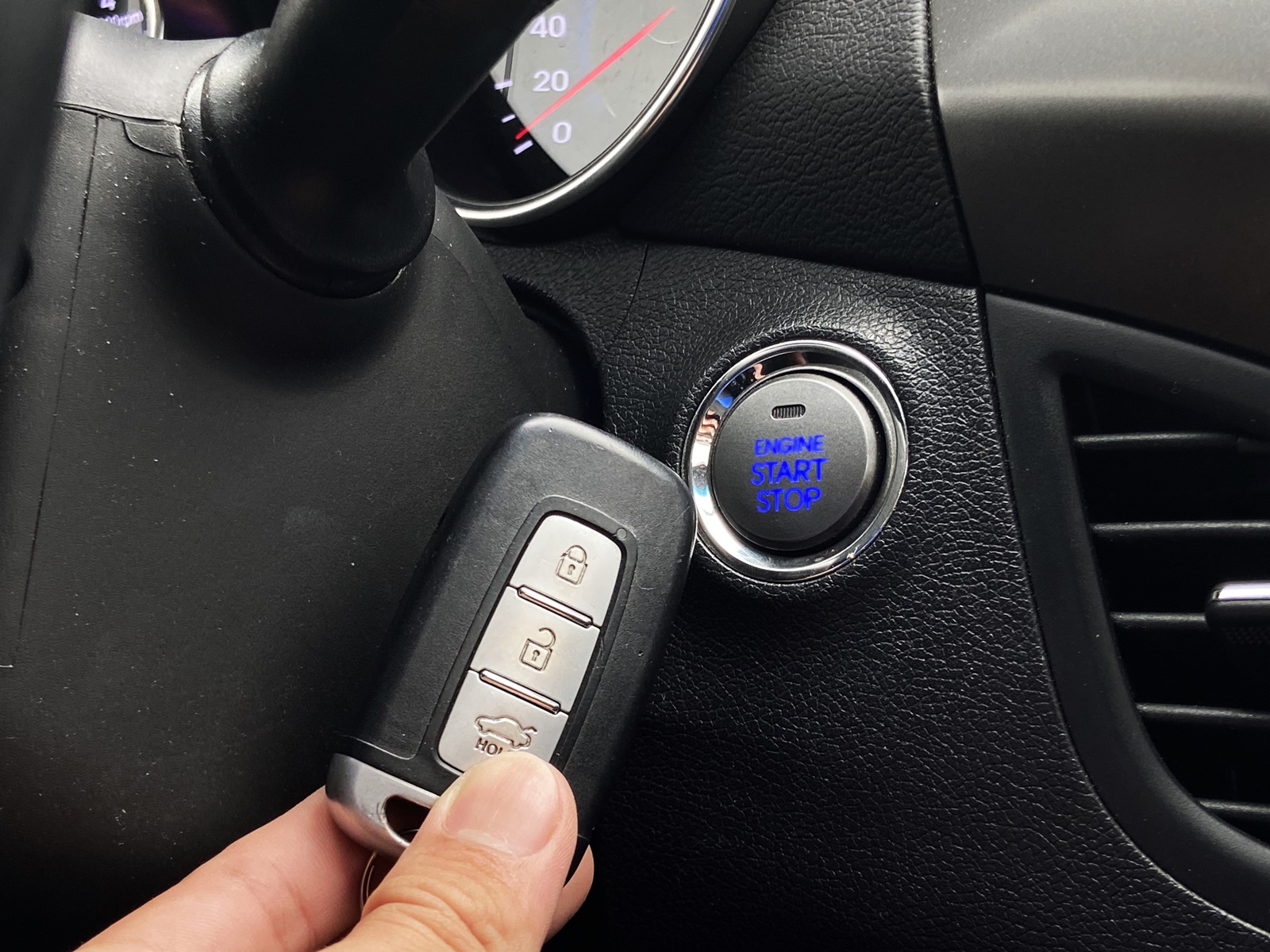 實車實價 可線上視訊賞車 FB搜尋【誠信小邱 專業中古車經理人】  第6張相片