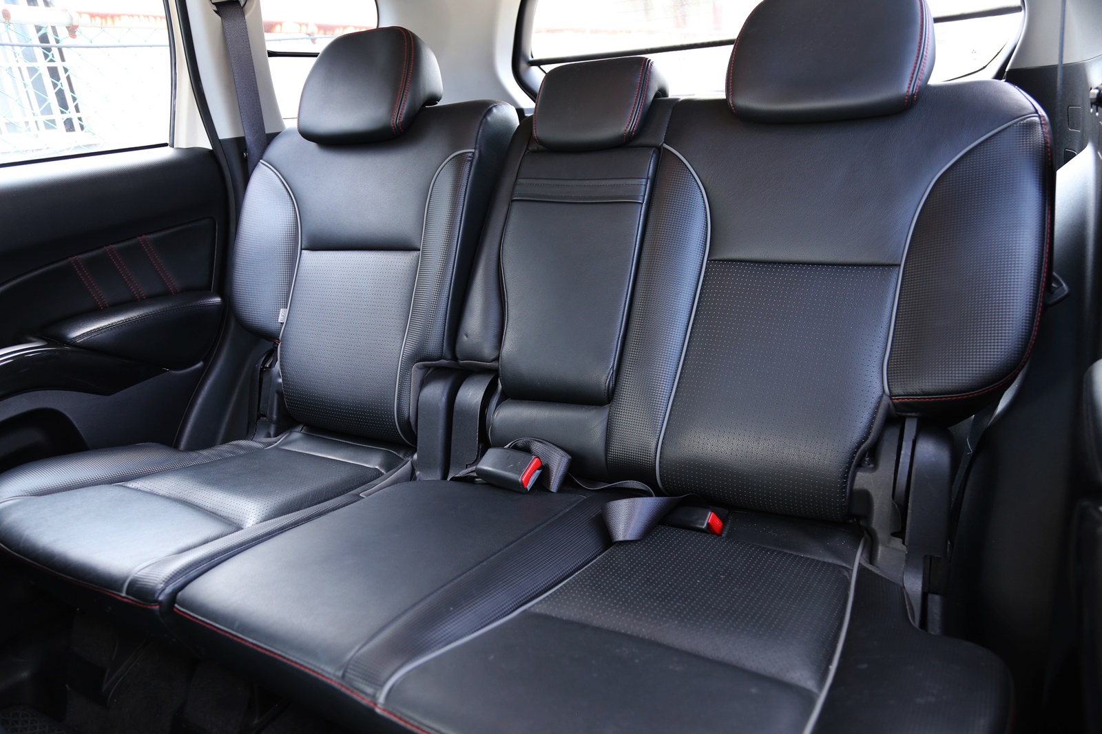 實車實價 可線上視訊賞車 FB搜尋【誠信小邱 專業中古車經理人】  第13張相片