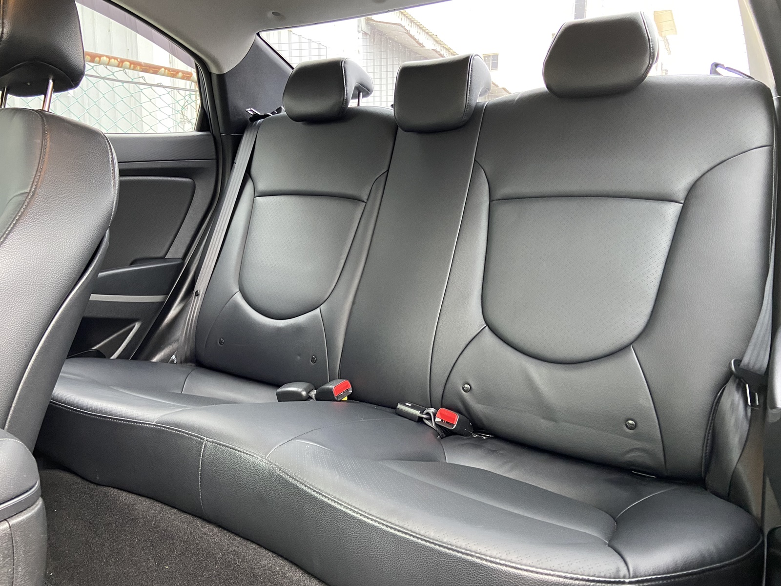 實車實價 可線上視訊賞車 FB搜尋【誠信小邱 專業中古車經理人】  第13張相片