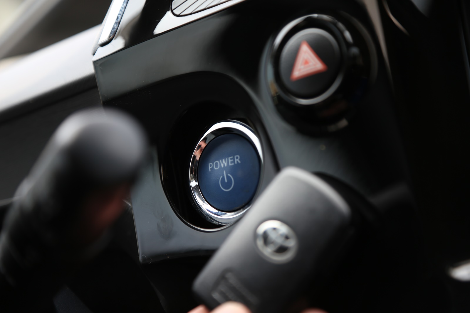 實車實價 可線上視訊賞車 FB搜尋【誠信小邱 專業中古車經理人】  第7張相片