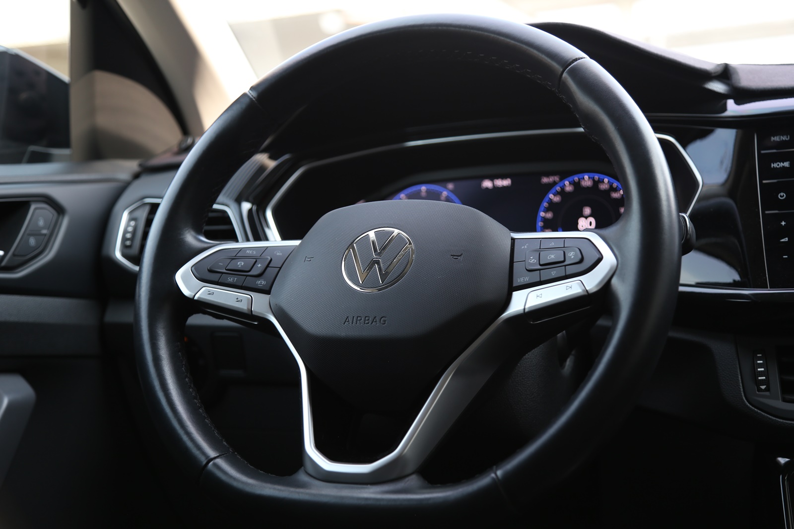 實車實價 可線上視訊賞車 FB搜尋【誠信小邱 專業中古車經理人】  第6張相片