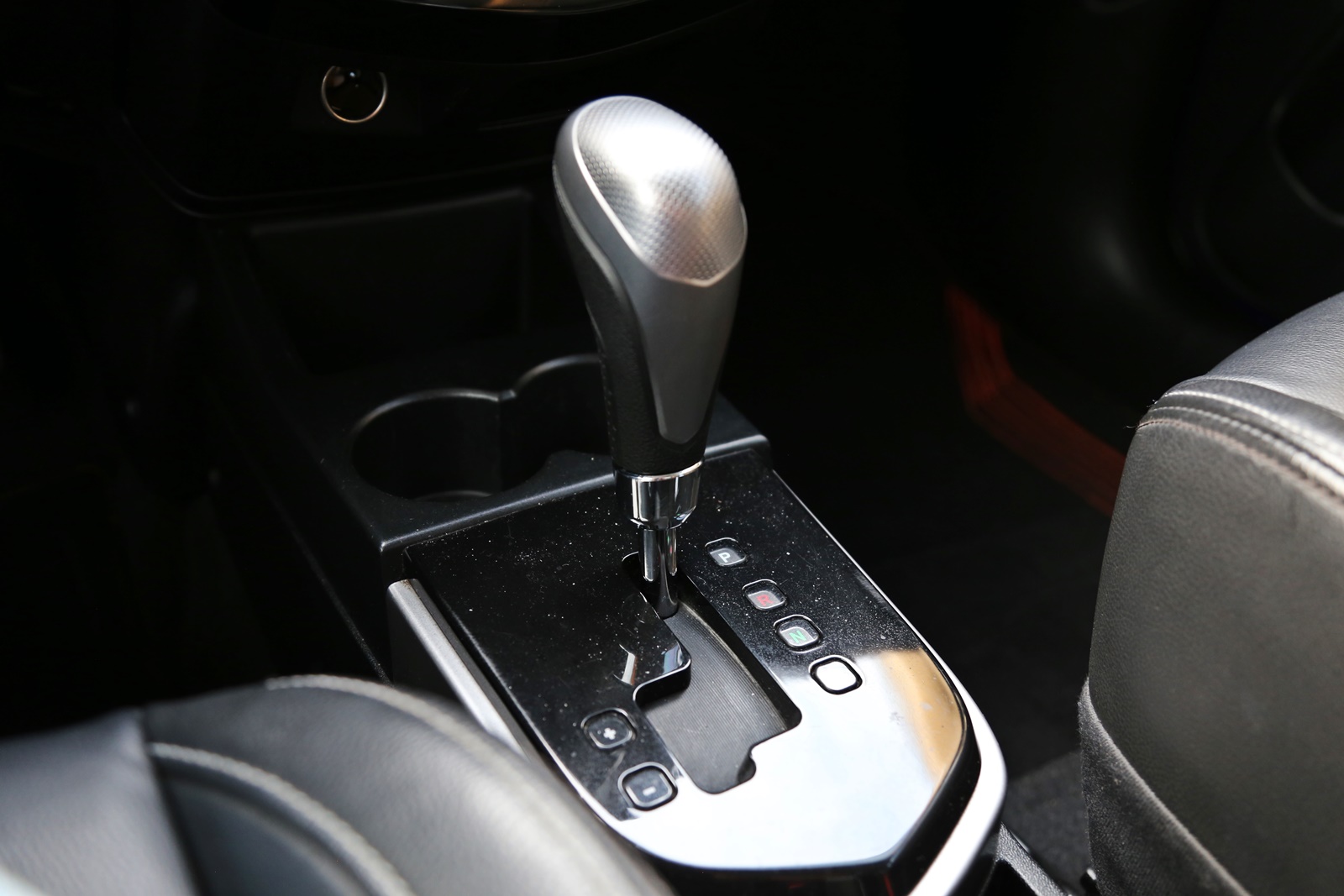 實車實價 可線上視訊賞車 FB搜尋【誠信小邱 專業中古車經理人】  第11張相片