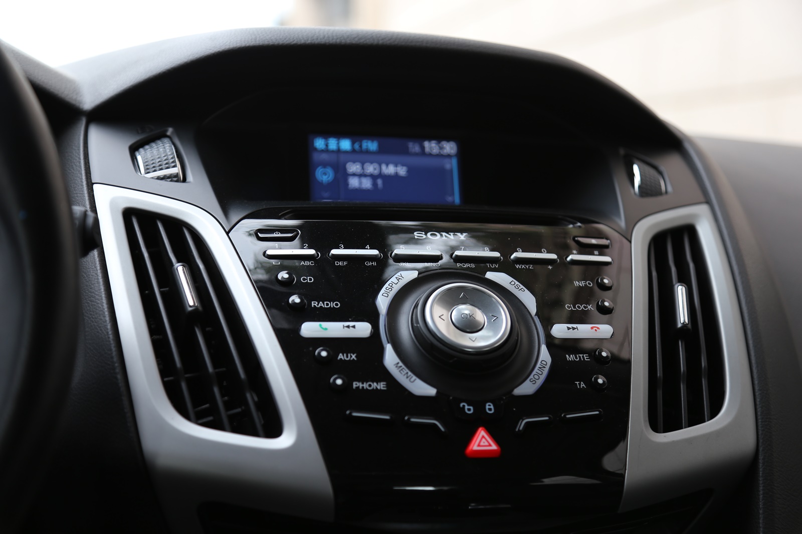 實車實價 可線上視訊賞車 FB搜尋【誠信小邱 專業中古車經理人】  第11張相片