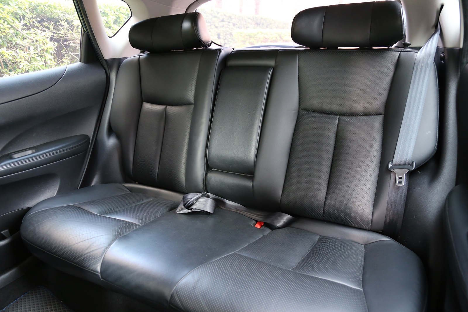 實車實價 可線上視訊賞車 FB搜尋【誠信小邱 專業中古車經理人】  第13張相片