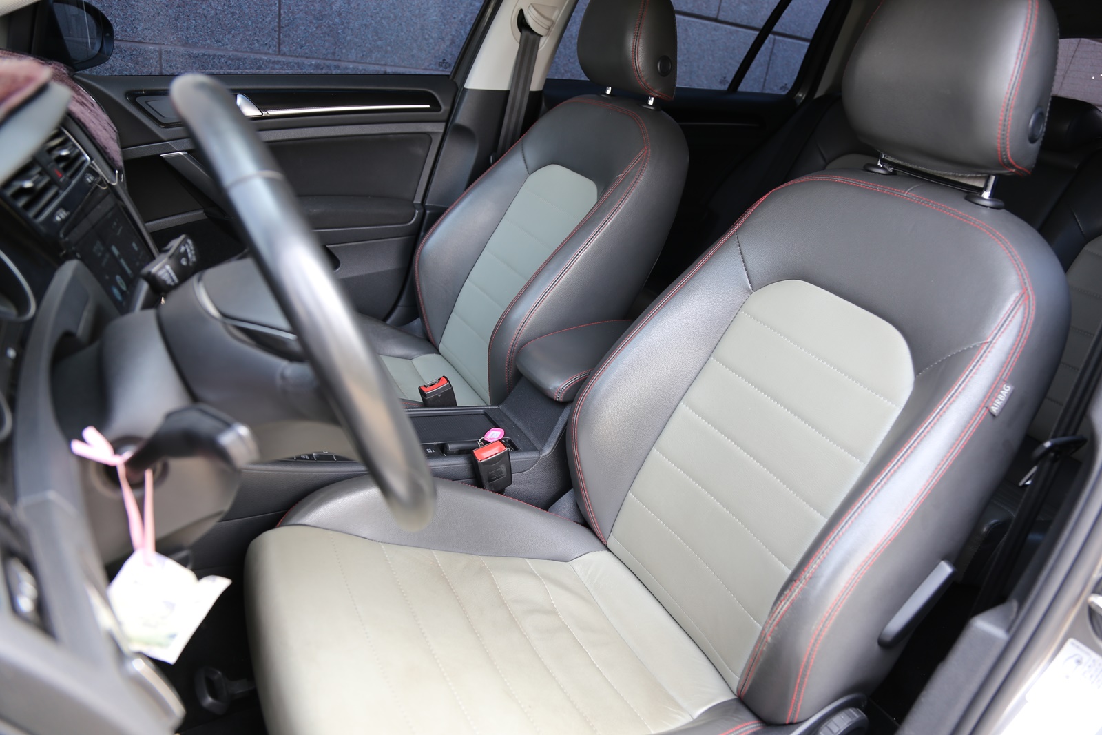 實車實價 可線上視訊賞車 FB搜尋【誠信小邱 專業中古車經理人】  第12張相片