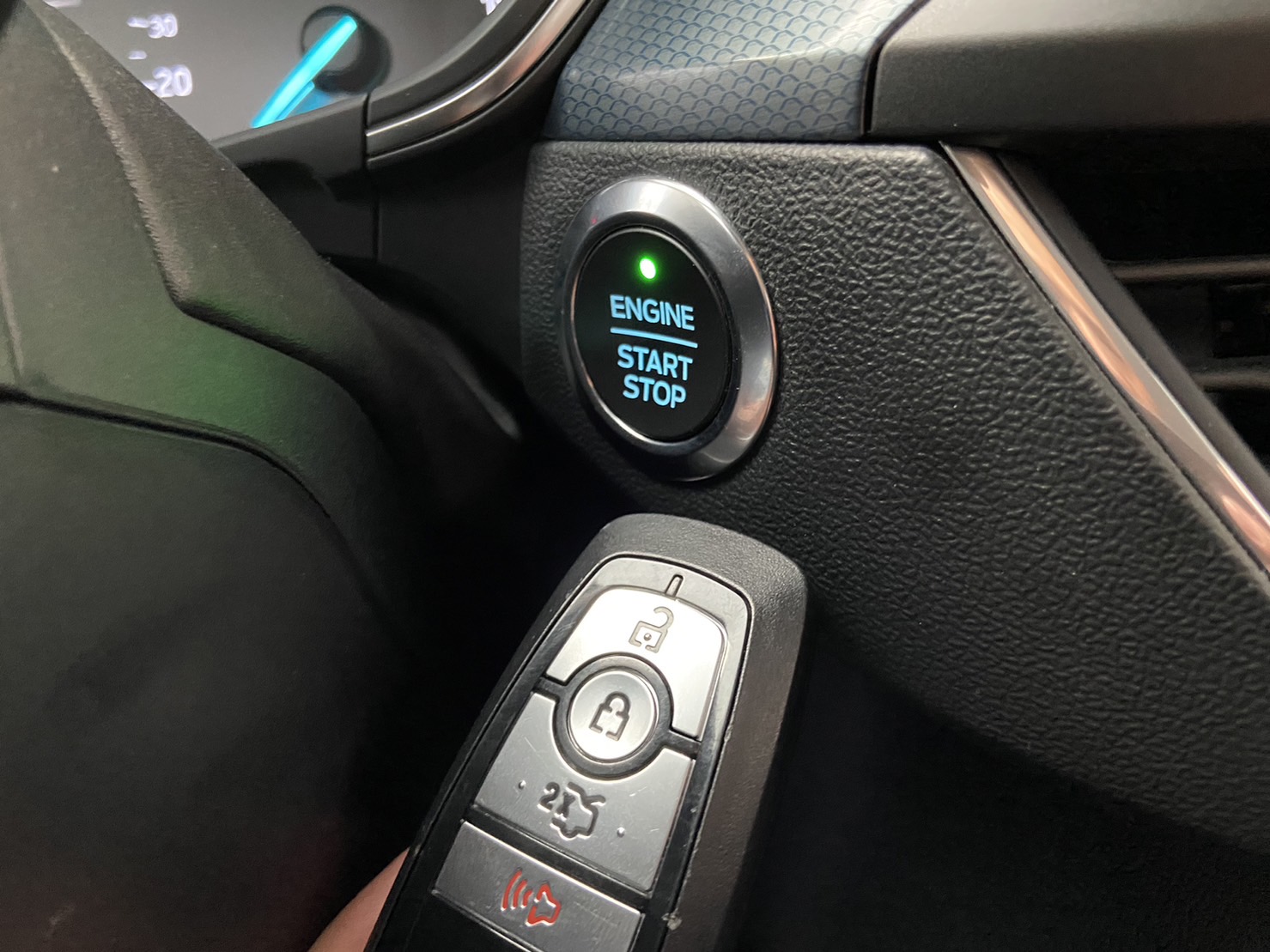 實車實價 可線上視訊賞車 FB搜尋【誠信小邱 專業中古車經理人】  第9張相片