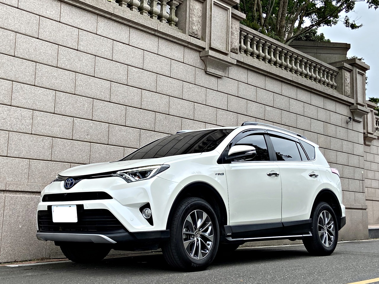 實車在店 四代小改款RAV4 Hybrid油電版 里程只跑4萬 市場稀有油電車   第1張相片