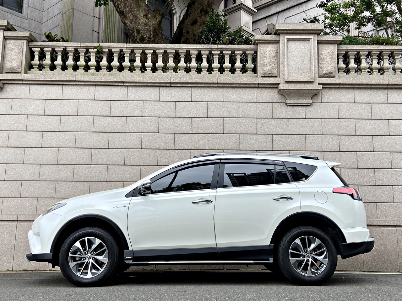 實車在店 四代小改款RAV4 Hybrid油電版 里程只跑4萬 市場稀有油電車   第2張相片