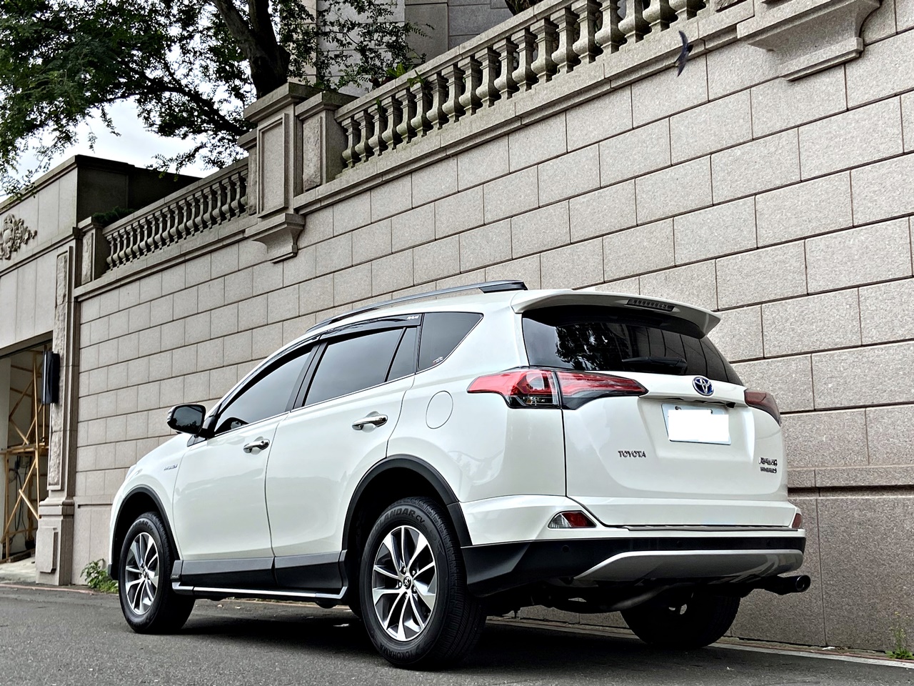 實車在店 四代小改款RAV4 Hybrid油電版 里程只跑4萬 市場稀有油電車   第3張相片