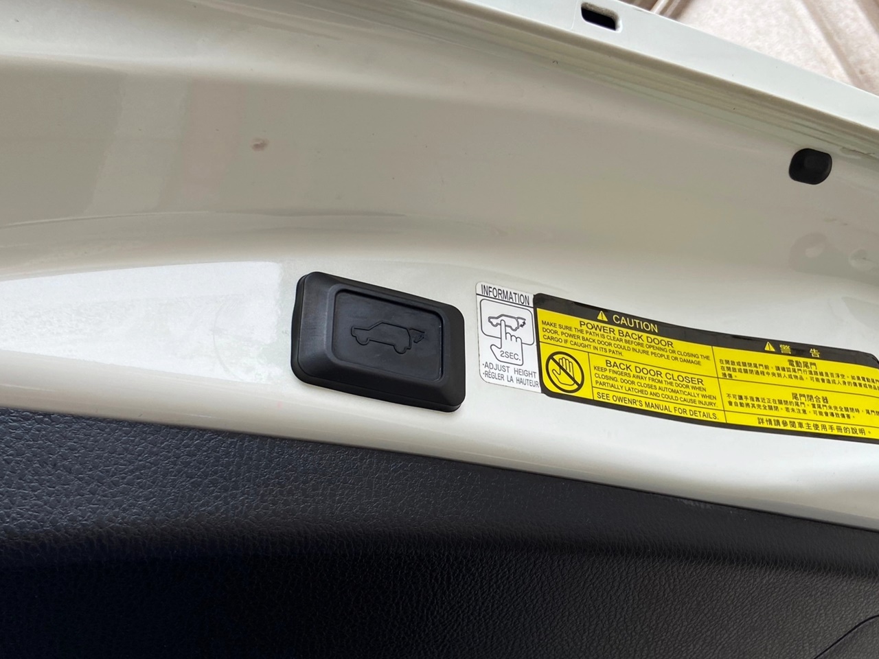實車在店 四代小改款RAV4 Hybrid油電版 里程只跑4萬 市場稀有油電車   第18張相片