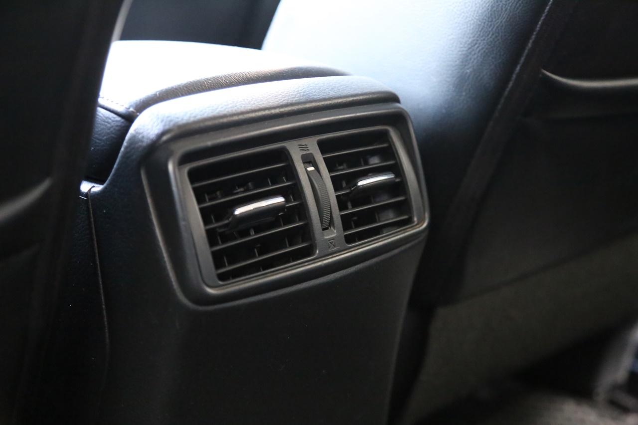 實車實價 可線上視訊賞車 FB搜尋【誠信小邱 專業中古車經理人】  第11張相片
