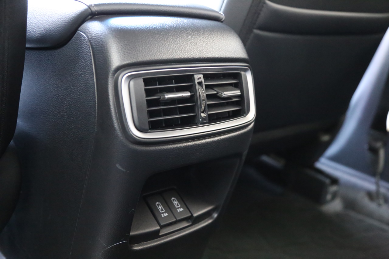 實車實價 可線上視訊賞車 FB搜尋【誠信小邱 專業中古車經理人】  第6張相片