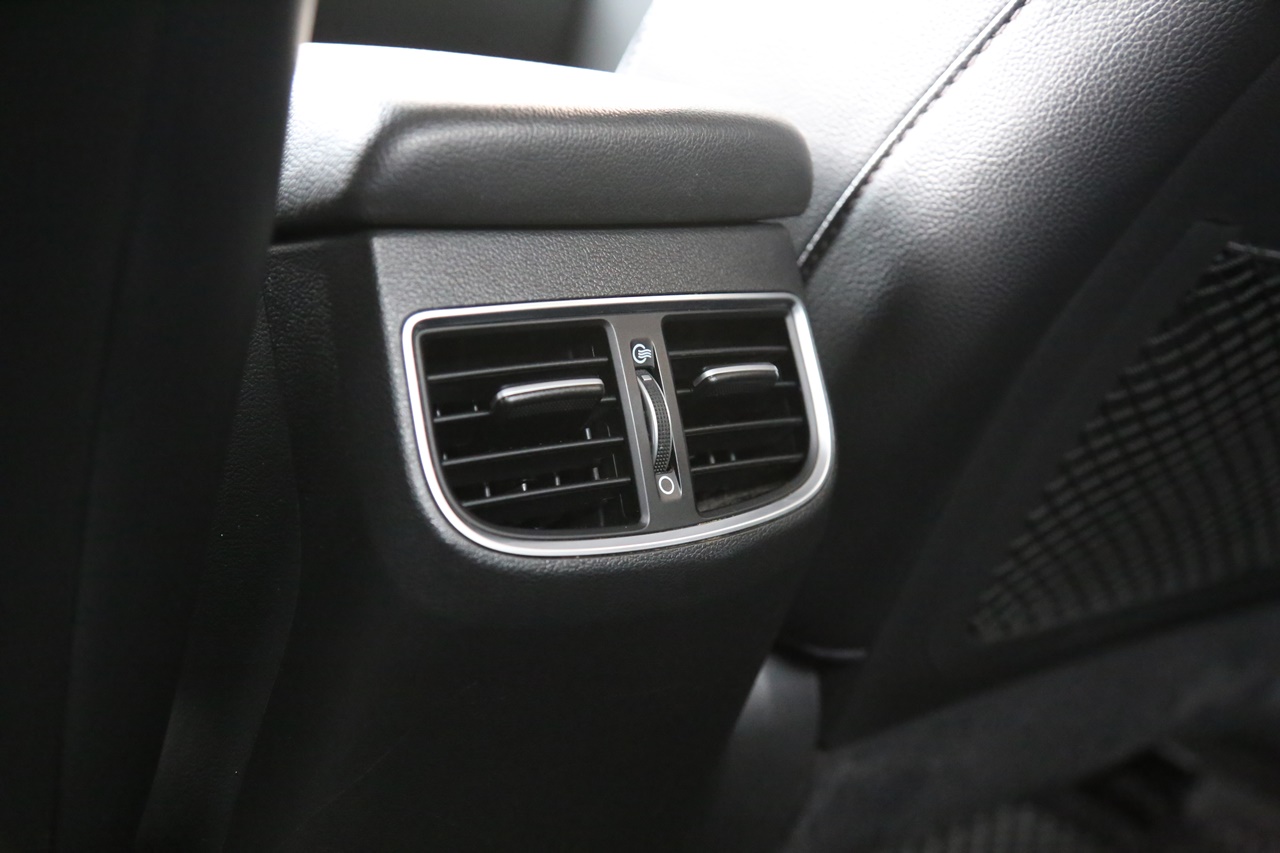 實車實價 精品改裝 可線上視訊賞車 FB搜尋【誠信小邱 專業中古車經理人】  第15張相片