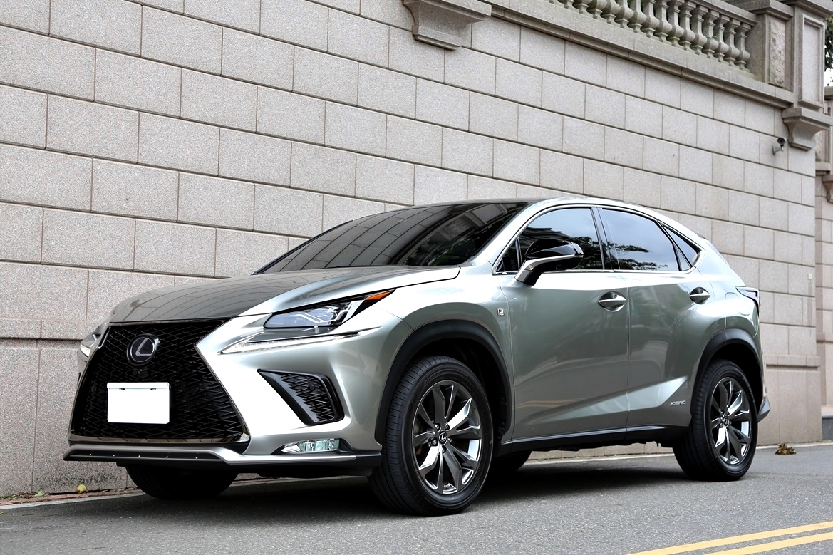 油電F-sport AWD版 實車實價 可線上視訊賞車 FB搜尋【誠信小邱 專業中古車經理人】  第1張相片