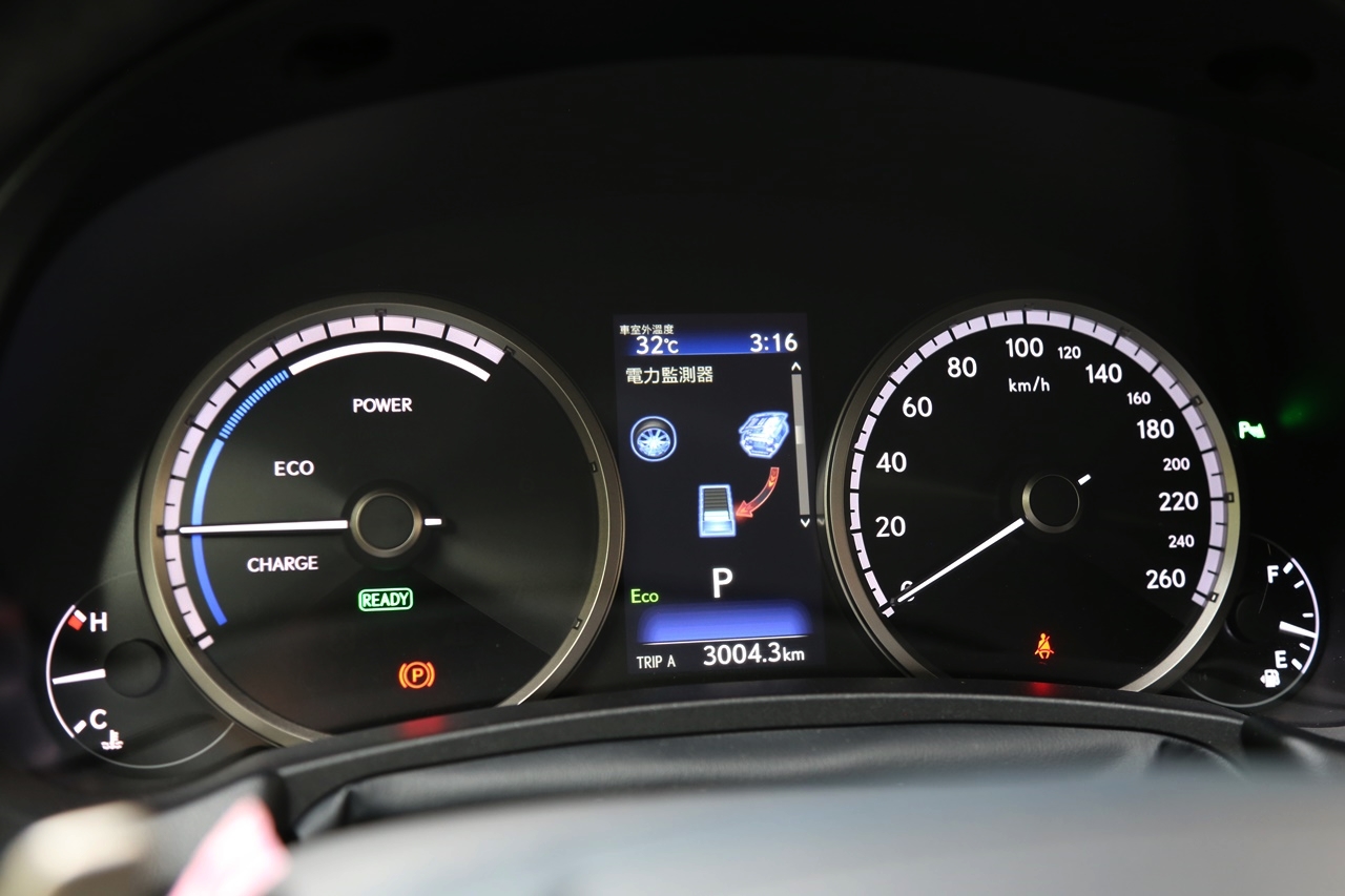 油電F-sport AWD版 實車實價 可線上視訊賞車 FB搜尋【誠信小邱 專業中古車經理人】  第8張相片