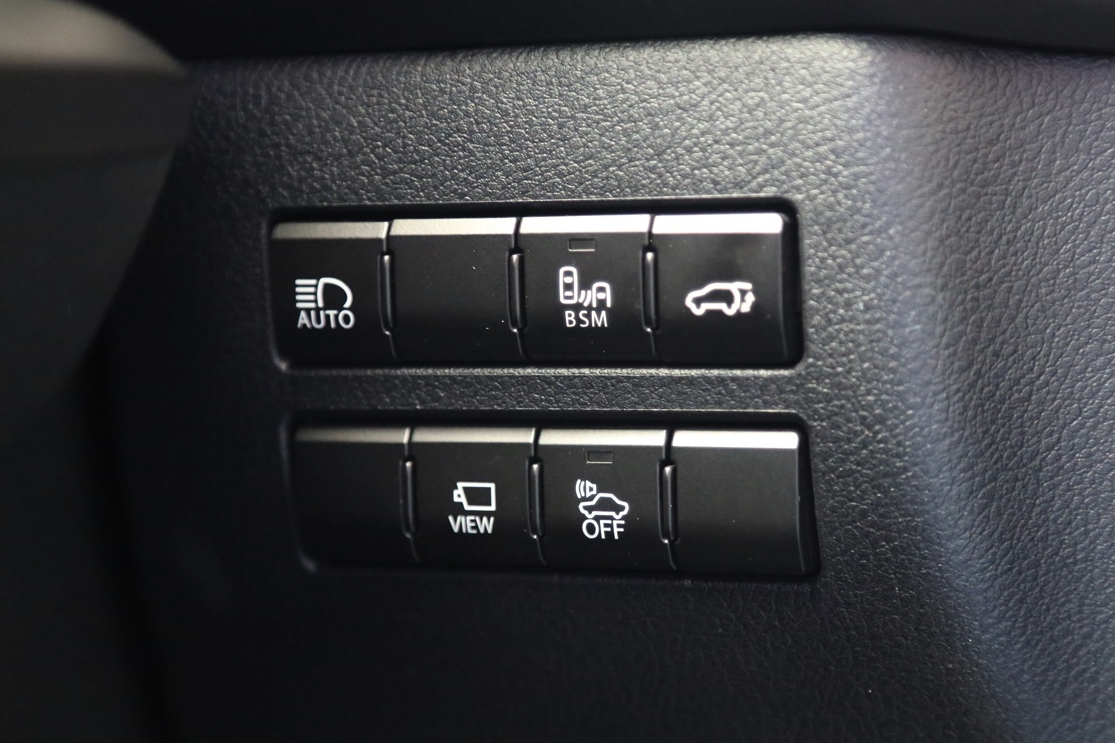 油電F-sport AWD版 實車實價 可線上視訊賞車 FB搜尋【誠信小邱 專業中古車經理人】  第10張相片