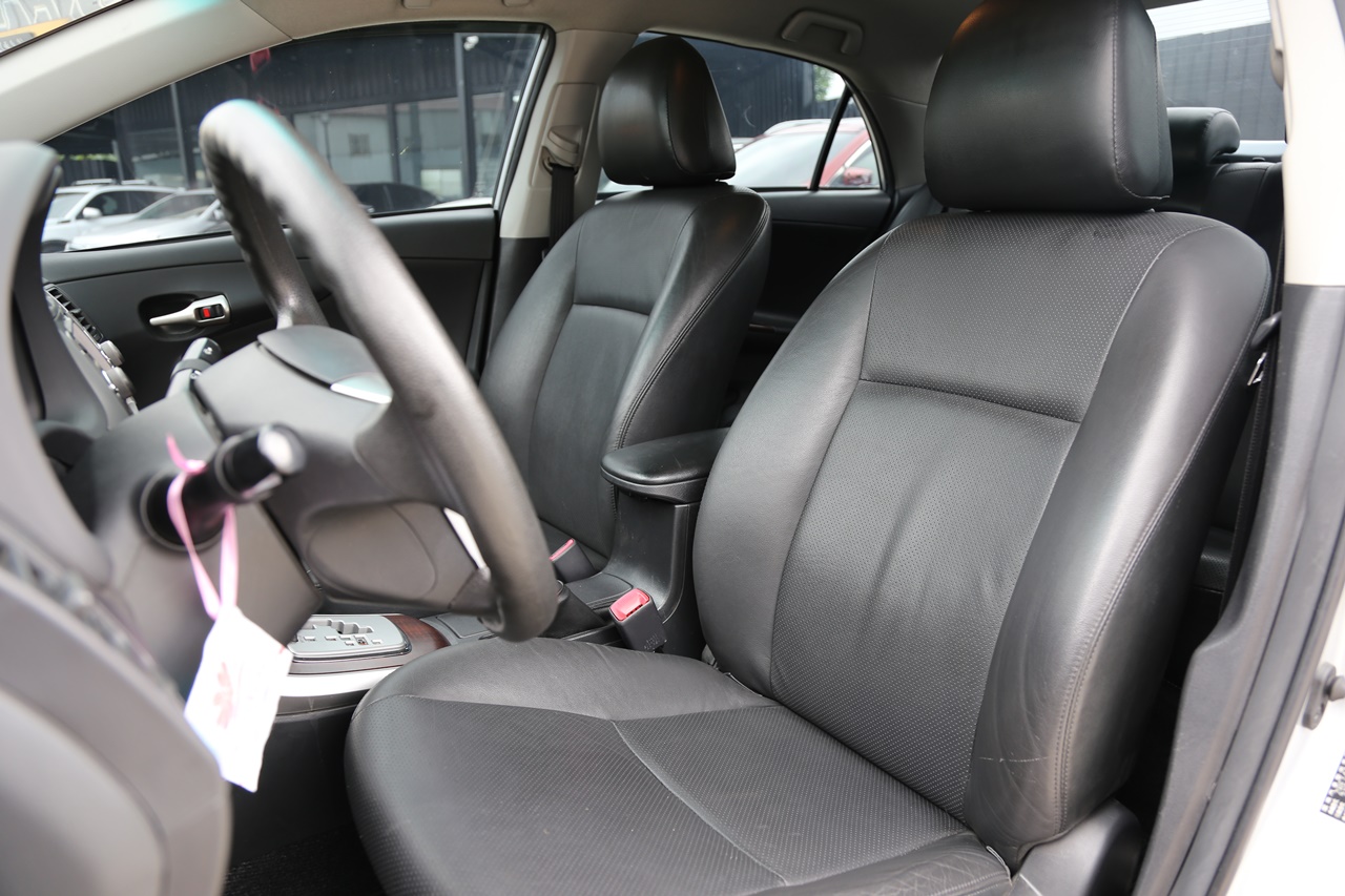 實車實價 可線上視訊賞車 FB搜尋【誠信小邱 專業中古車經理人】  第11張相片