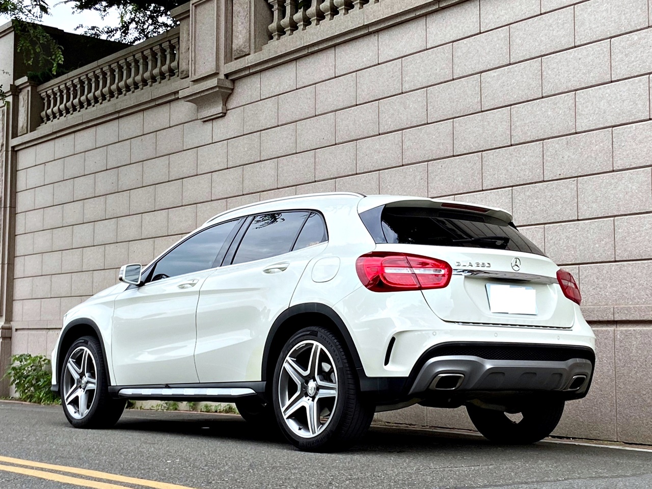 加規大滿配 GLA250 AMG 實車實價 FB搜尋 誠信小邱 專業中古車經理人  第2張相片