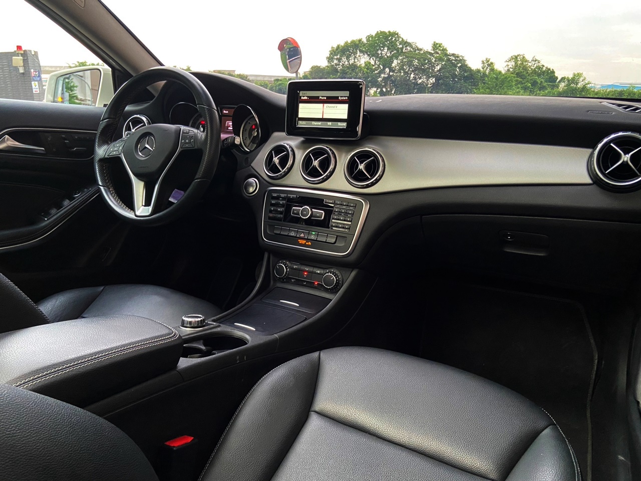 加規大滿配 GLA250 AMG 實車實價 FB搜尋 誠信小邱 專業中古車經理人  第17張相片