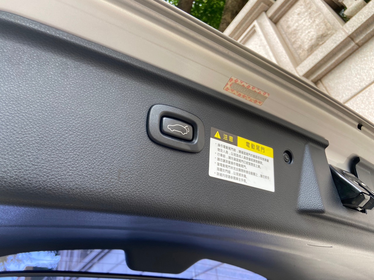 實車實價 FB搜尋【誠信小邱 專業中古車經理人】全額貸款低利率0元交車  第18張相片