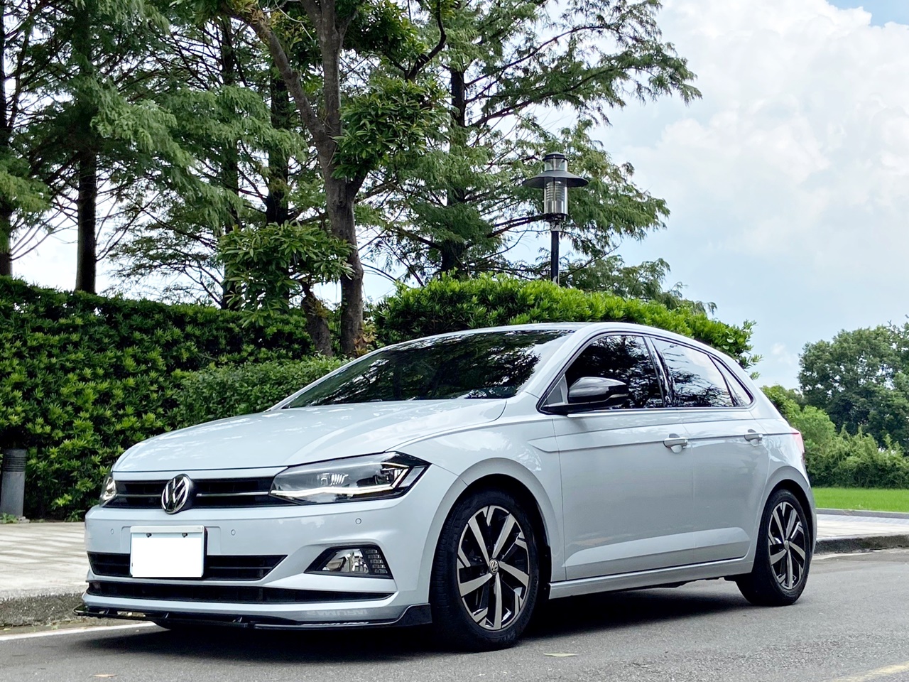 實車實價 FB搜尋【誠信小邱 專業中古車經理人】全額貸款低利率  第1張相片