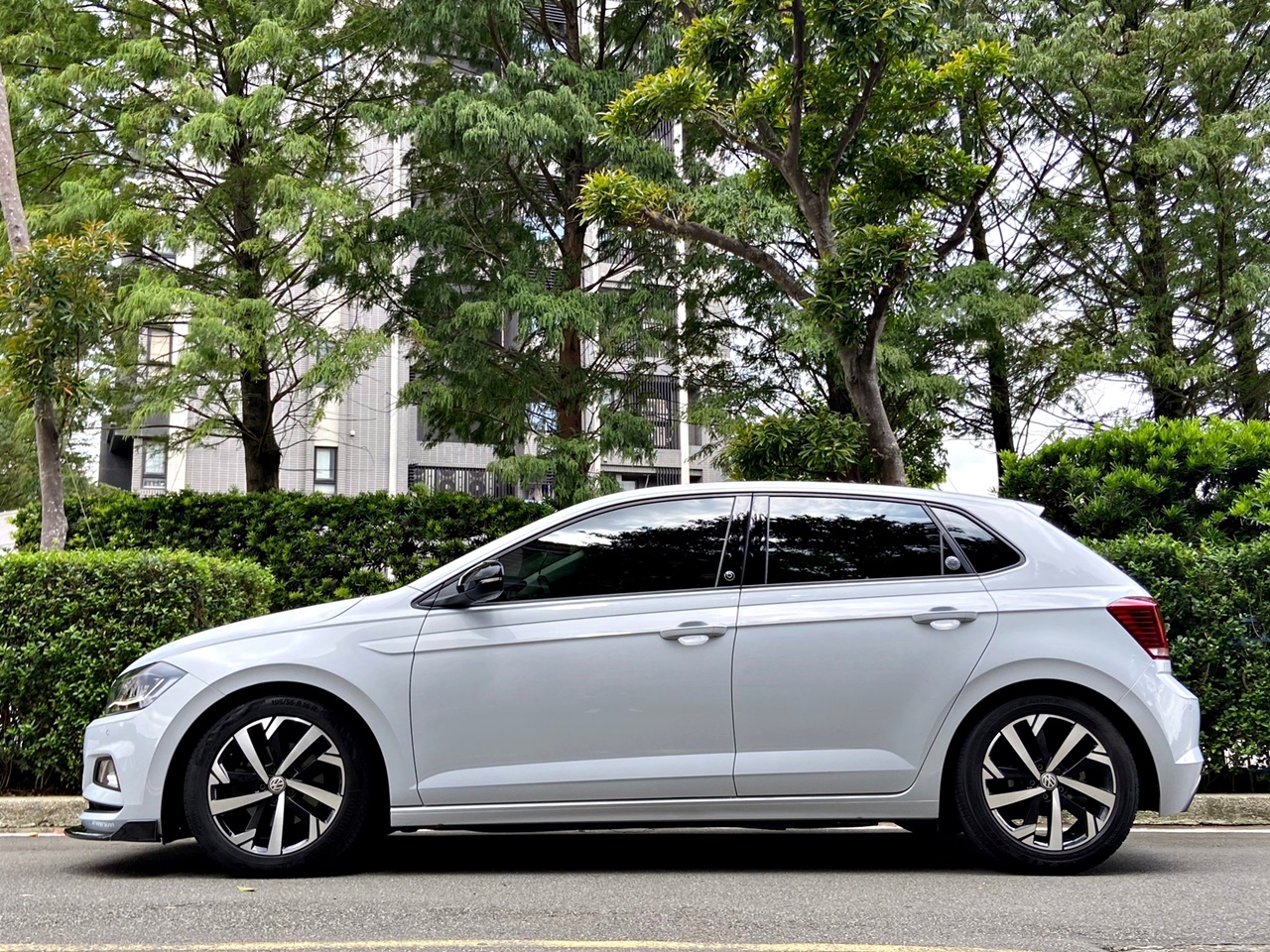 實車實價 FB搜尋【誠信小邱 專業中古車經理人】全額貸款低利率  第2張相片
