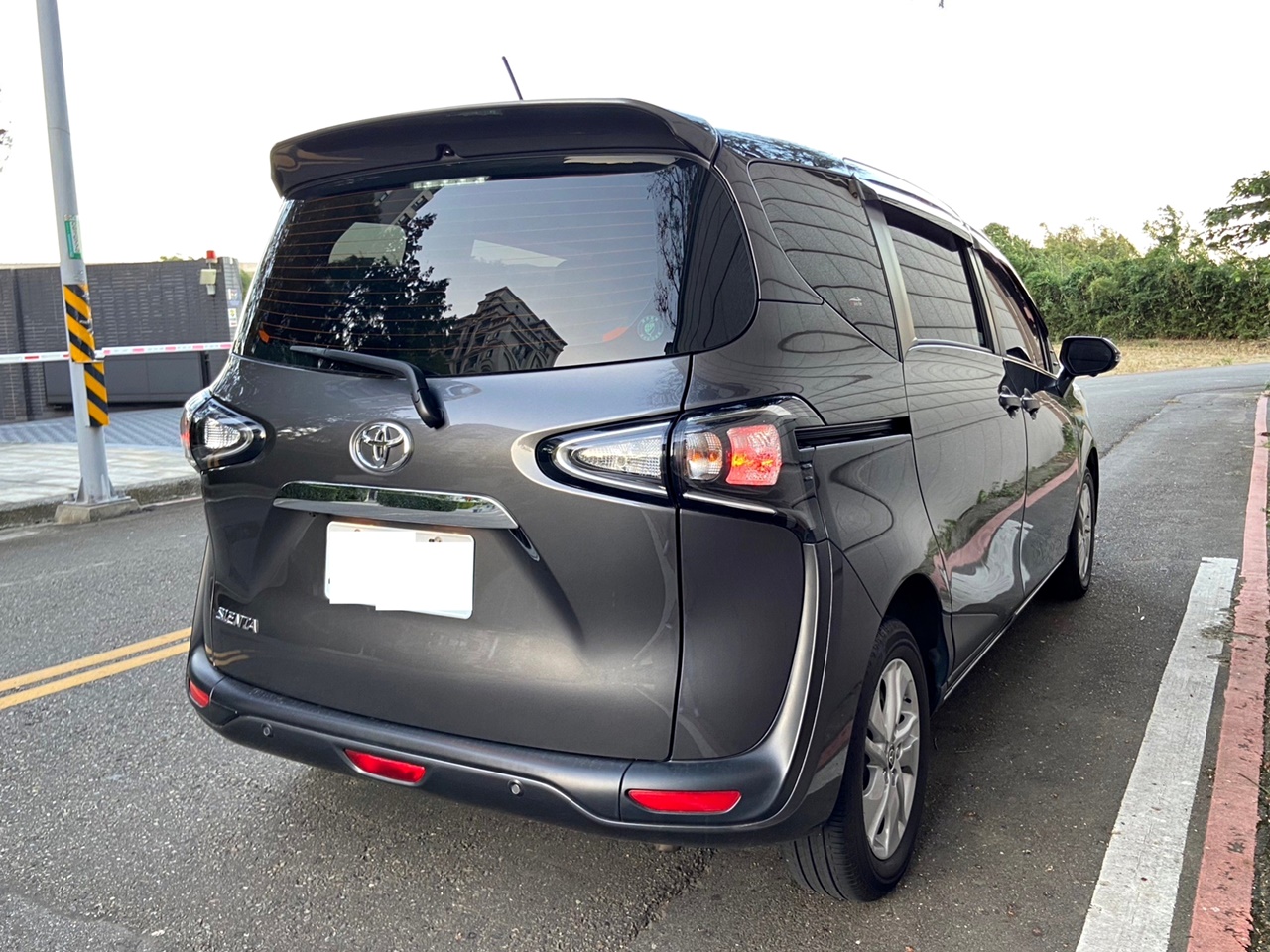 FB搜尋【誠信小邱專業中古車經理人】全額貸 免頭款 低利率 / 職軍貸優惠  第18張相片