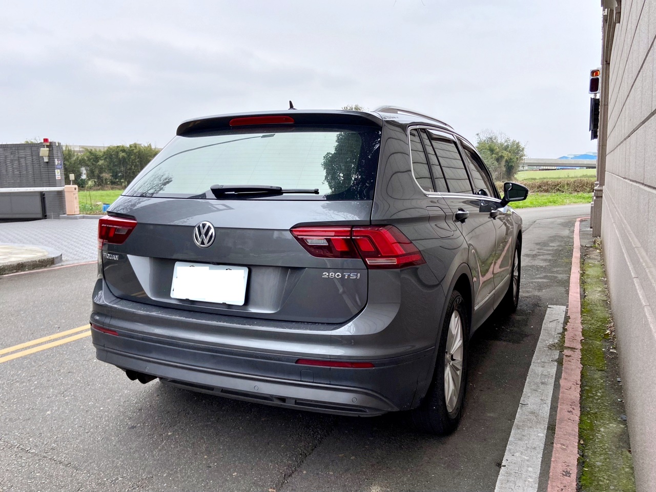 FB搜尋【誠信小邱專業中古車經理人】全額貸 免頭款 低利率 / 職軍貸優惠  第4張相片