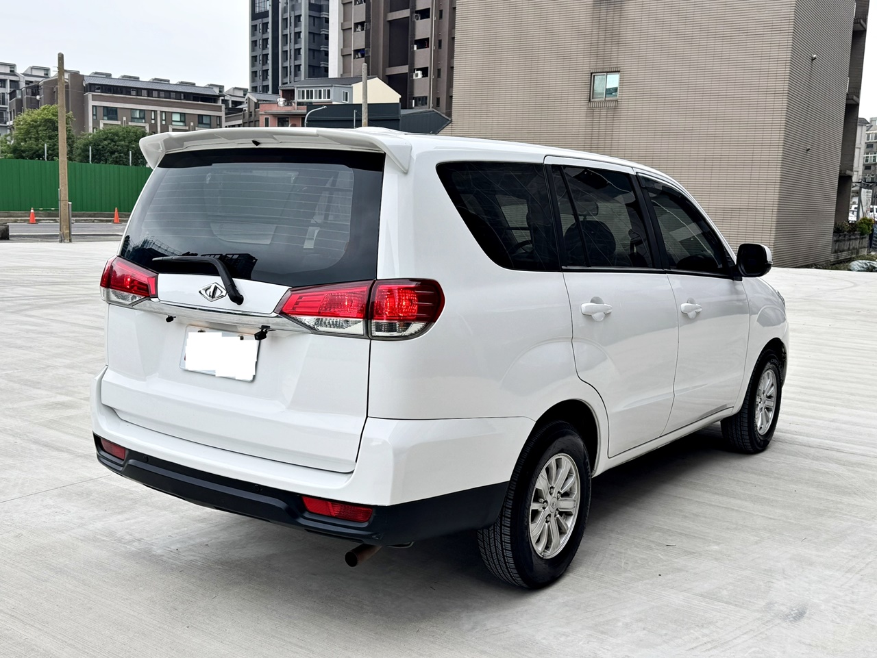 FB搜尋【誠信小邱專業中古車經理人】全額貸免頭款 原住民職軍身分貸款更優惠  第4張相片