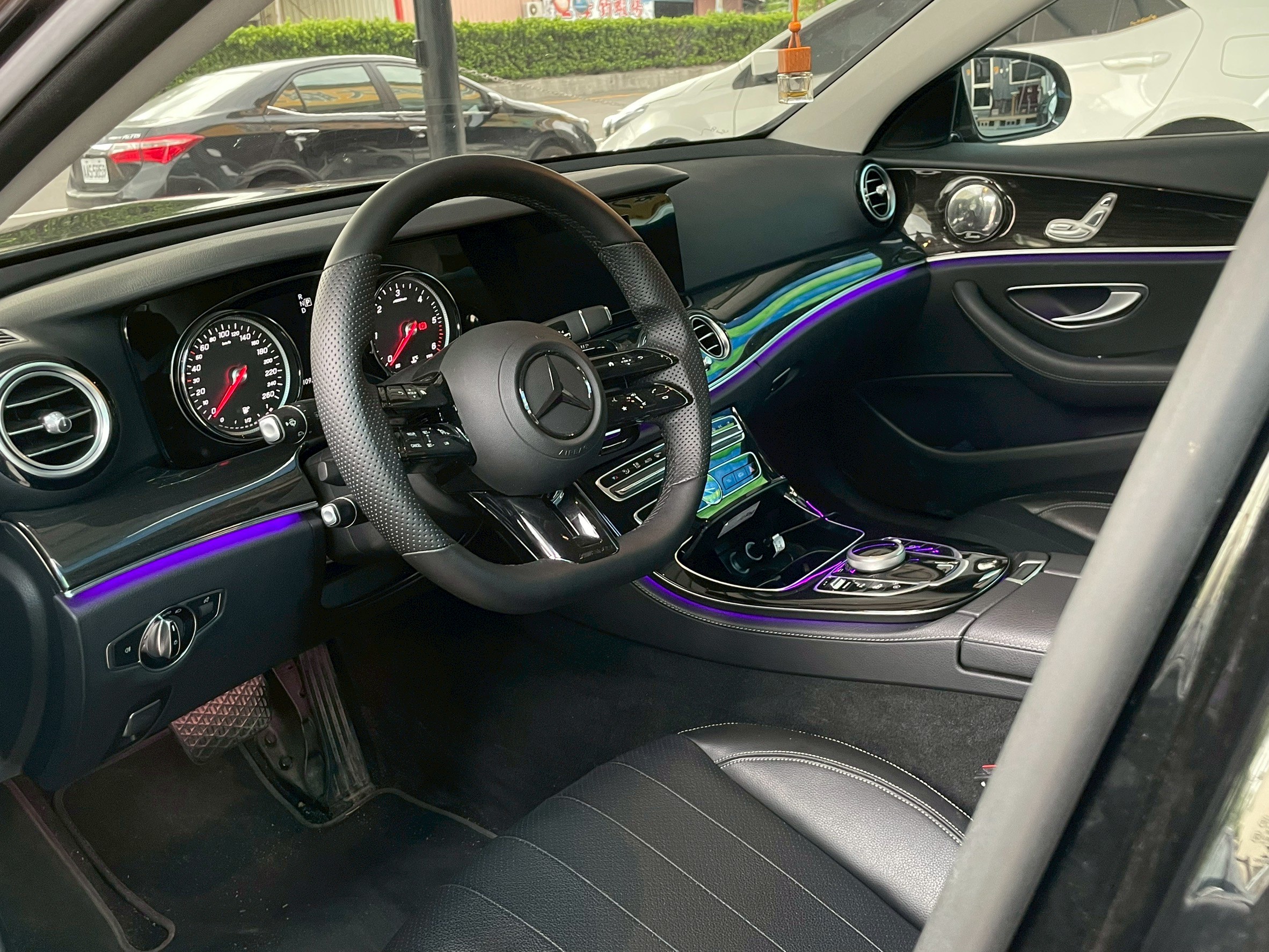 【 2016年 | M-Benz E200d | 柴油 】  第9張相片