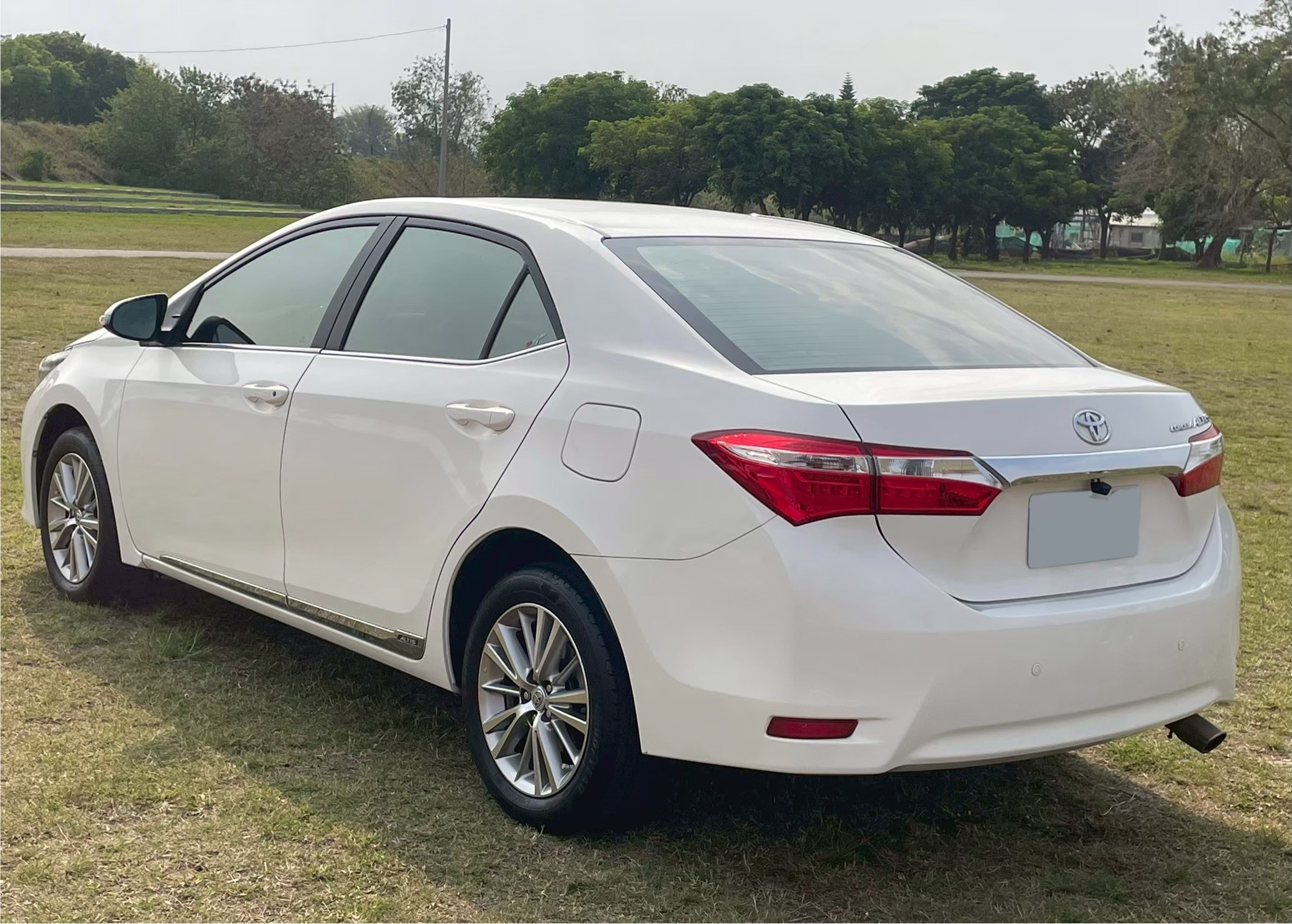 【 2014年 | Toyota Altis | 白色 】  第2張相片