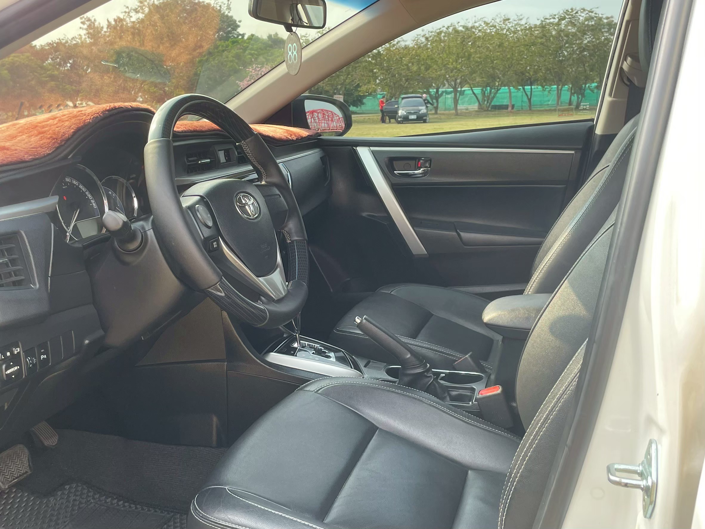 【 2014年 | Toyota Altis | 白色 】  第7張相片