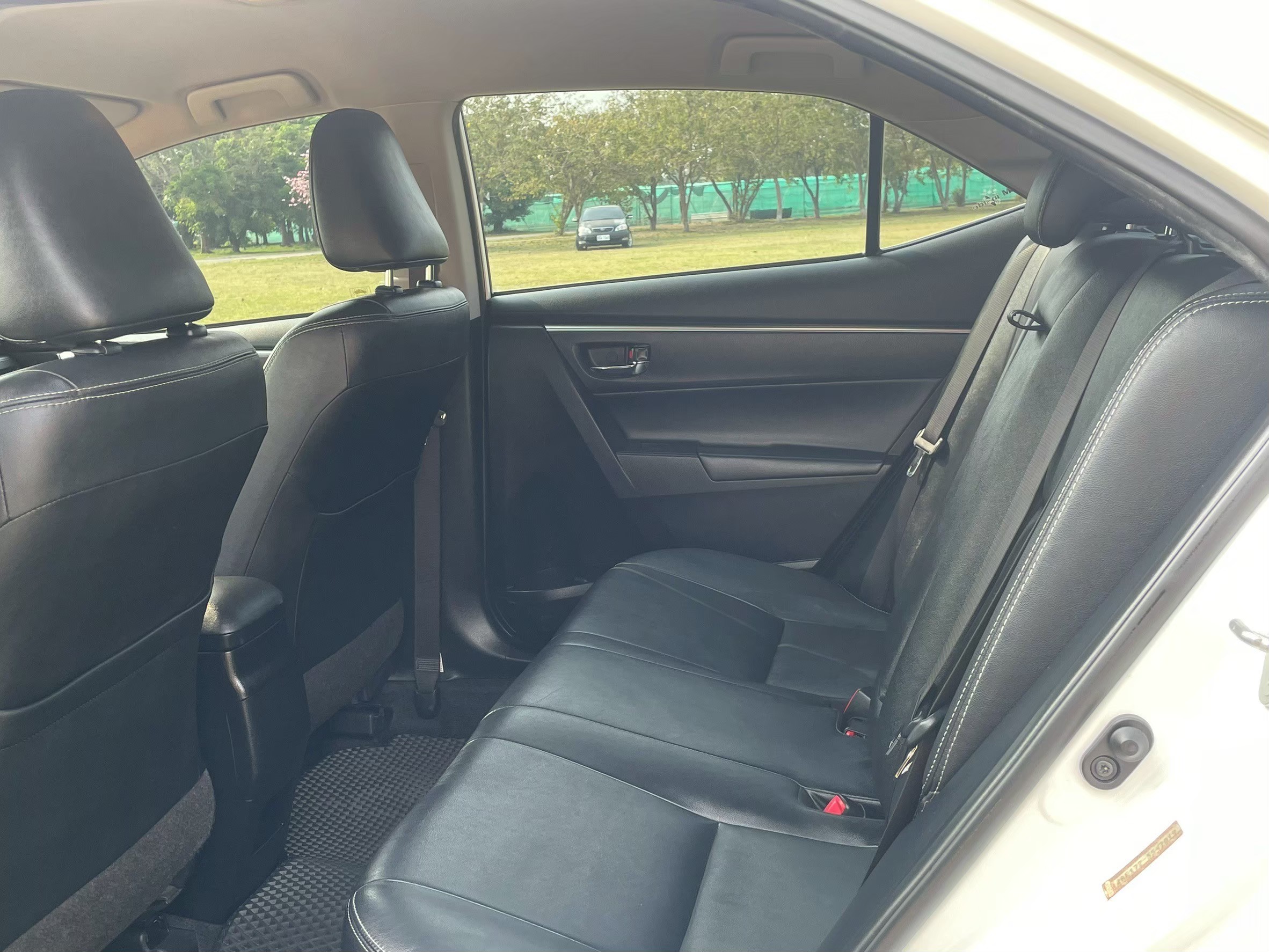 【 2014年 | Toyota Altis | 白色 】  第8張相片