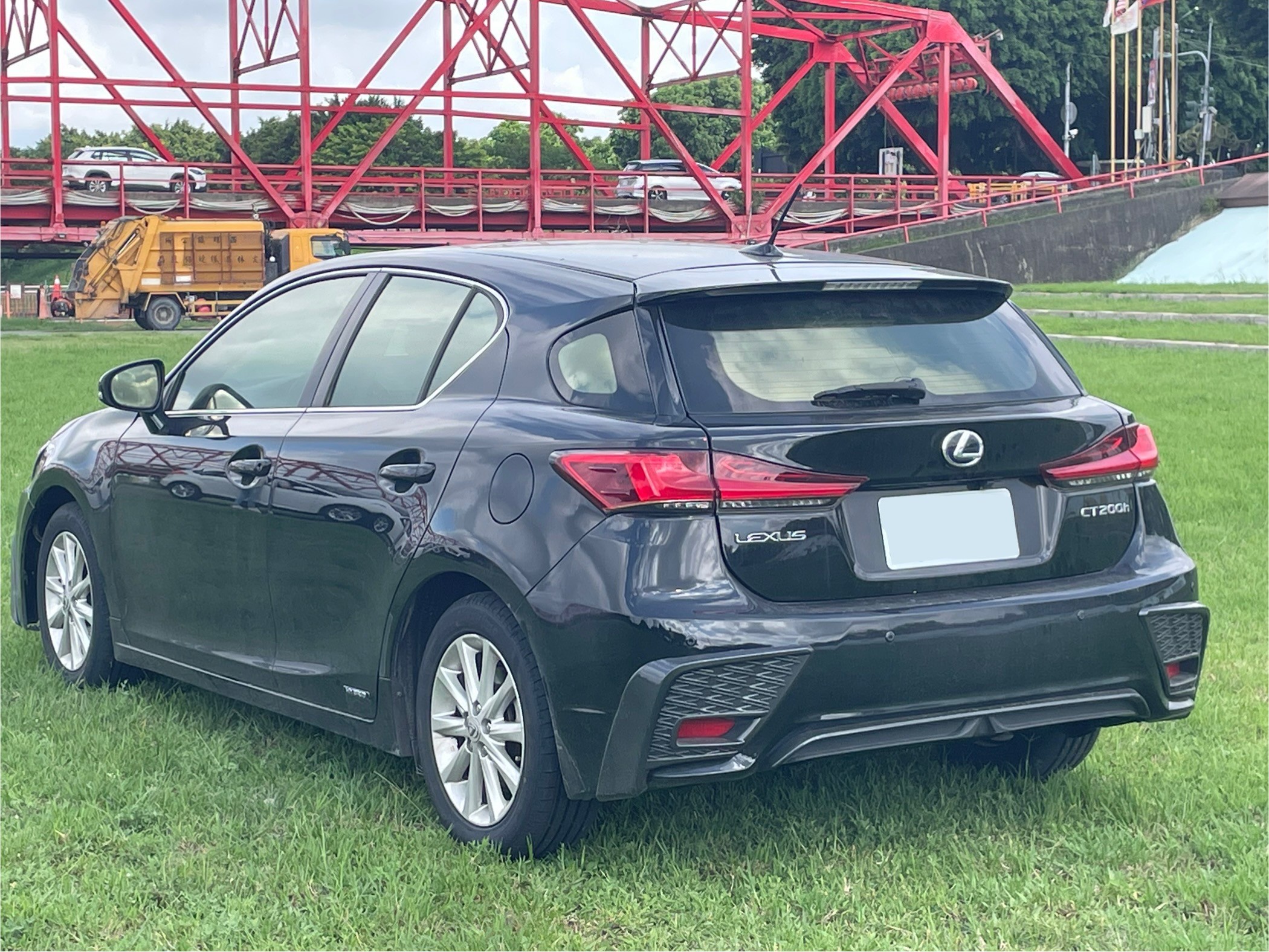 2013年 Lexus CT200h 1.8  第3張相片