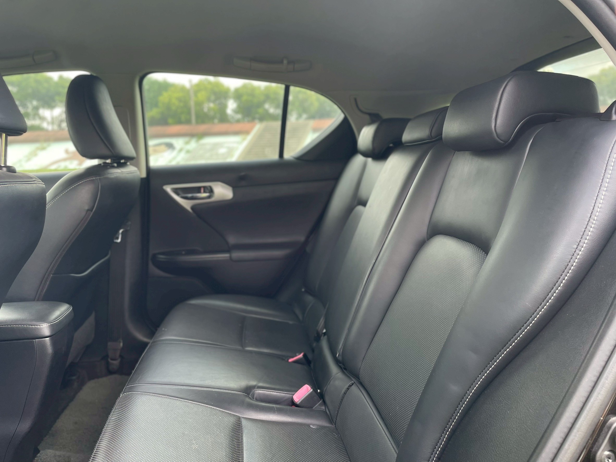 2013年 Lexus CT200h 1.8  第9張相片