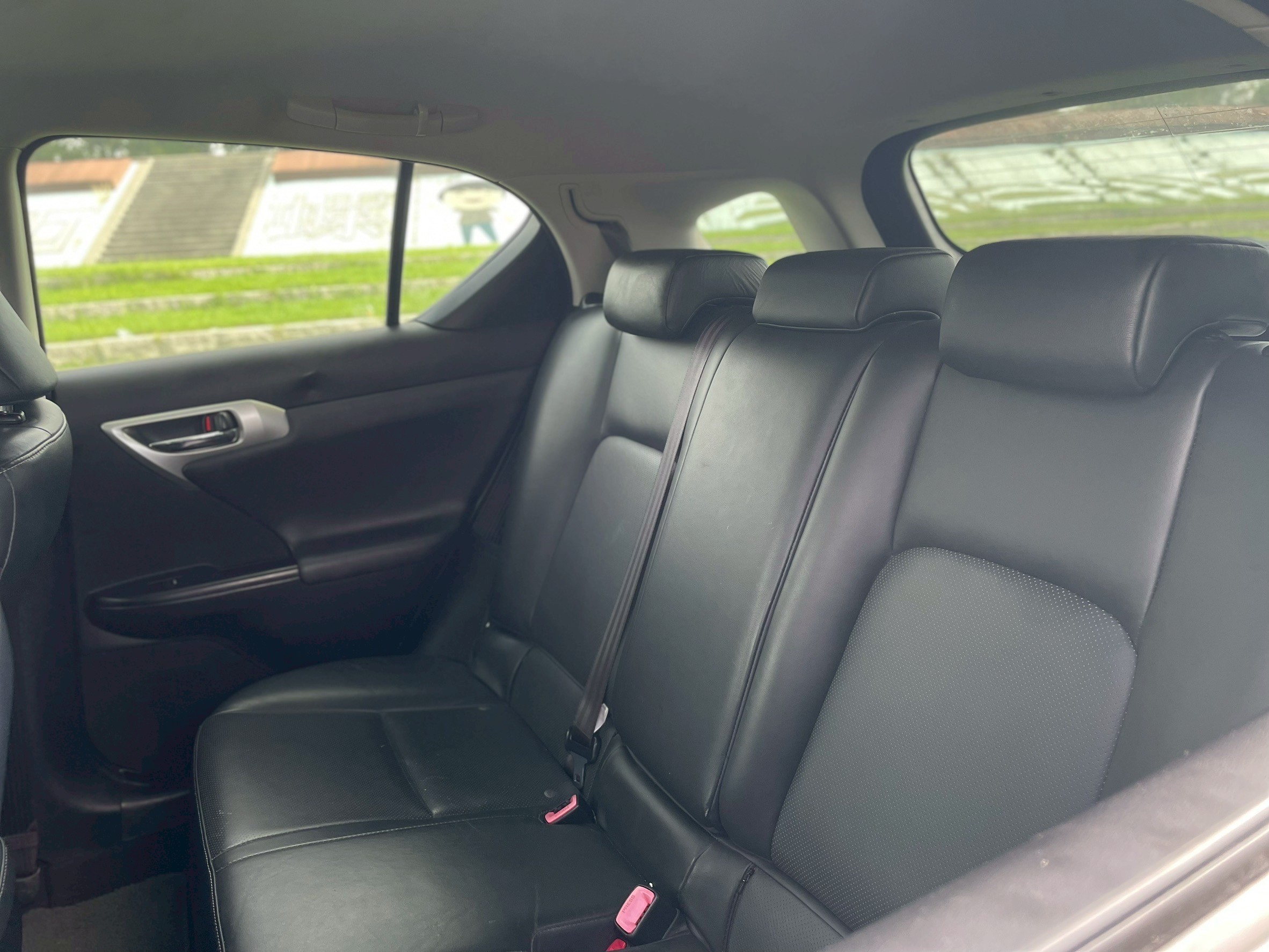 2013年 Lexus CT200h 1.8  第10張相片