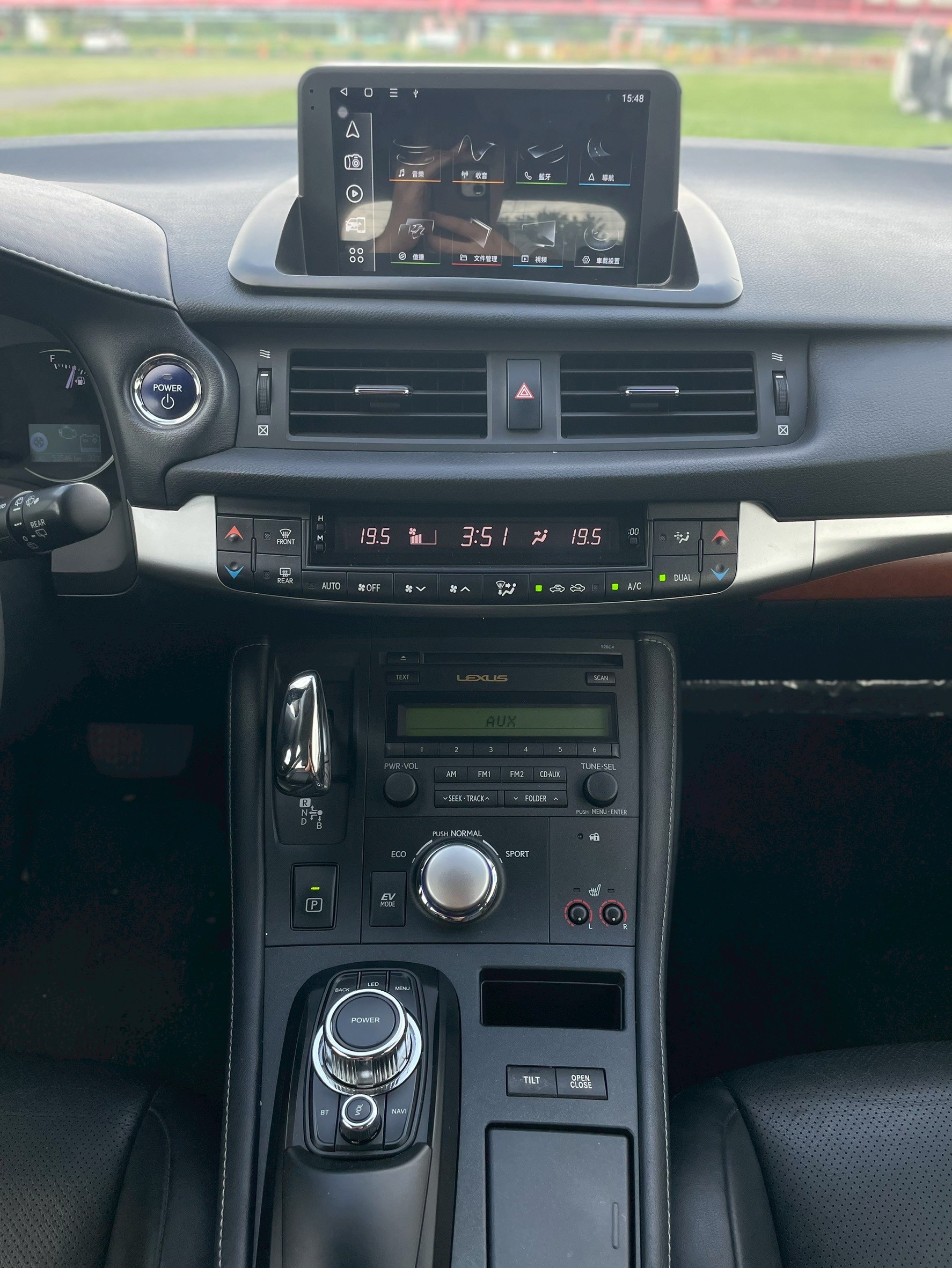 2013年 Lexus CT200h 1.8  第11張相片