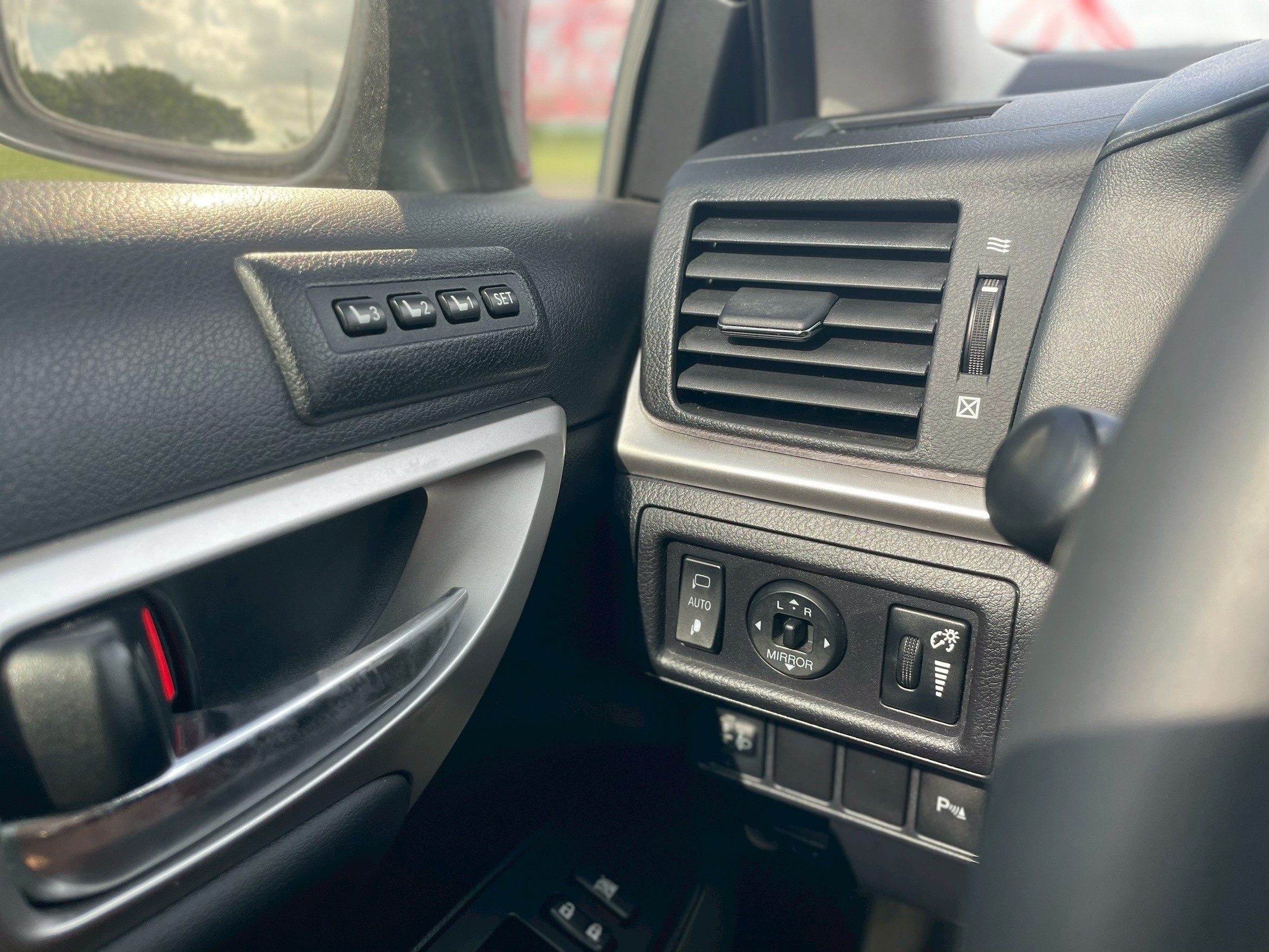 2013年 Lexus CT200h 1.8  第12張相片