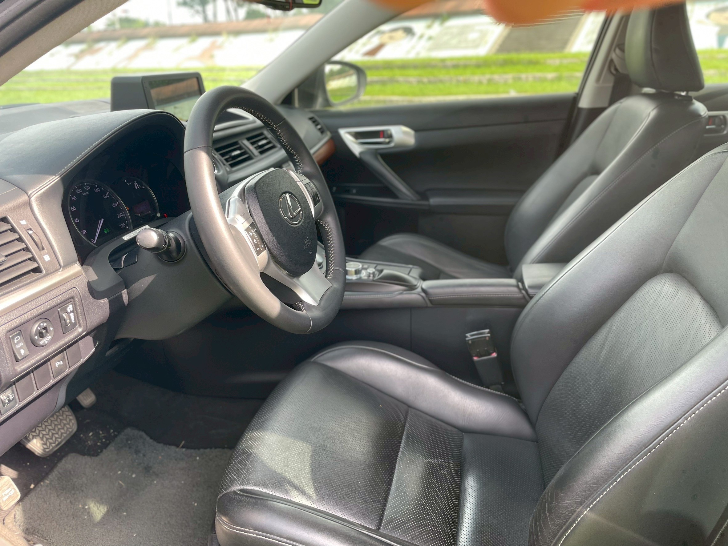 2013年 Lexus CT200h 1.8  第14張相片