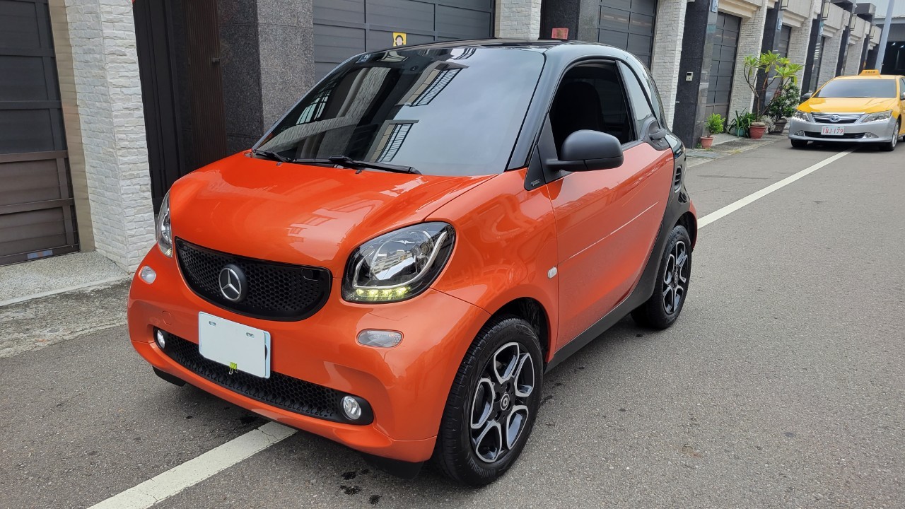 2018 SMART FORTWO PASSION 橘色跑6.4萬公里  二手車 原廠保養 低里程  第1張相片