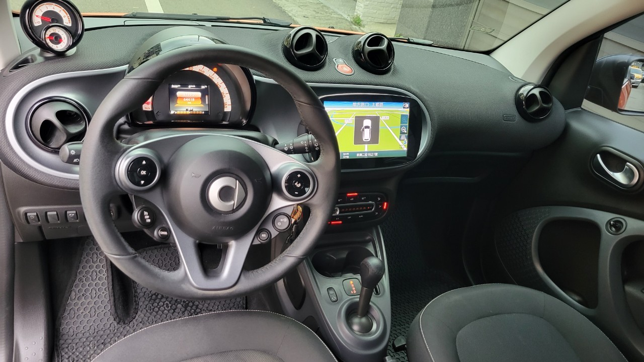 2018 SMART FORTWO PASSION 橘色跑6.4萬公里  二手車 原廠保養 低里程  第3張相片