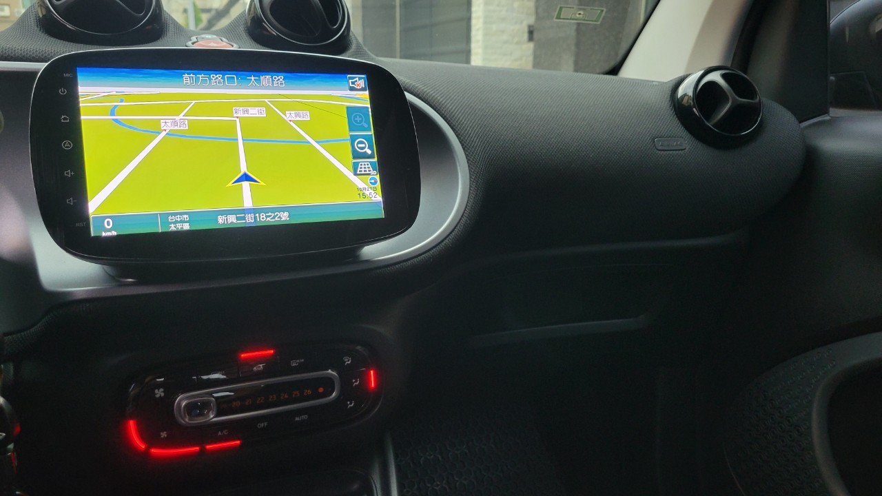 2018 SMART FORTWO PASSION 橘色跑6.4萬公里  二手車 原廠保養 低里程  第4張相片