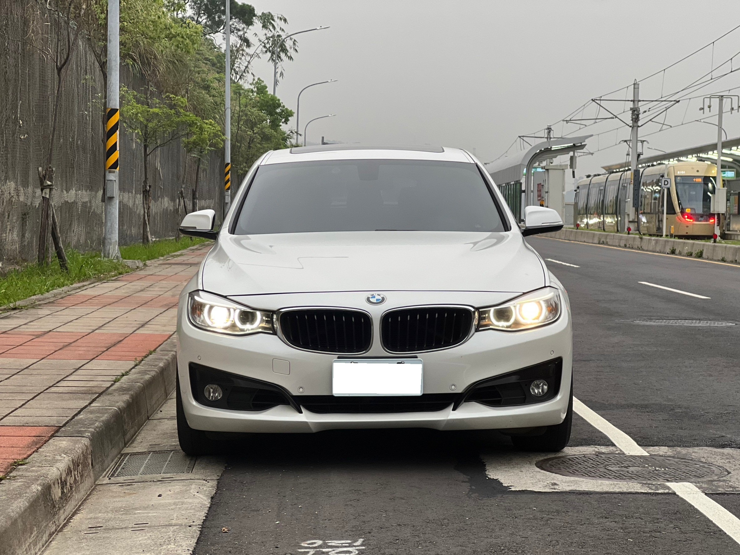 2014 BMW 328 GT 總代理，紅內裝運動版，無訂金試乘！0916 878 949 洪先生  第1張相片