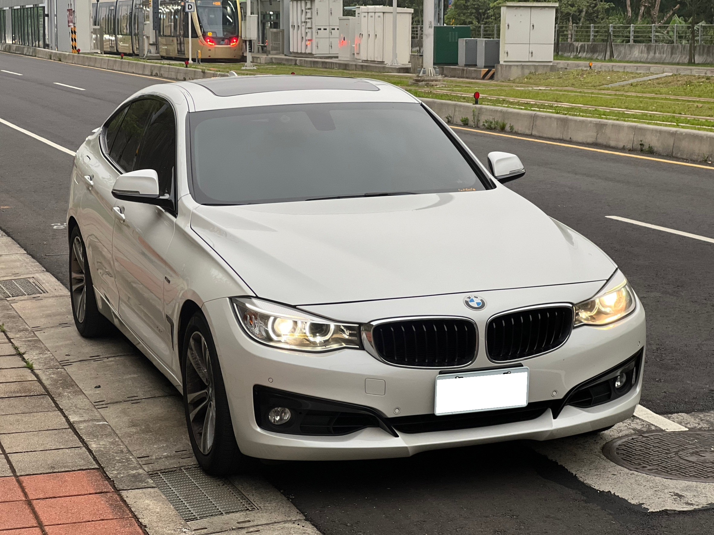 2014 BMW 328 GT 總代理，紅內裝運動版，無訂金試乘！0916 878 949 洪先生  第2張相片