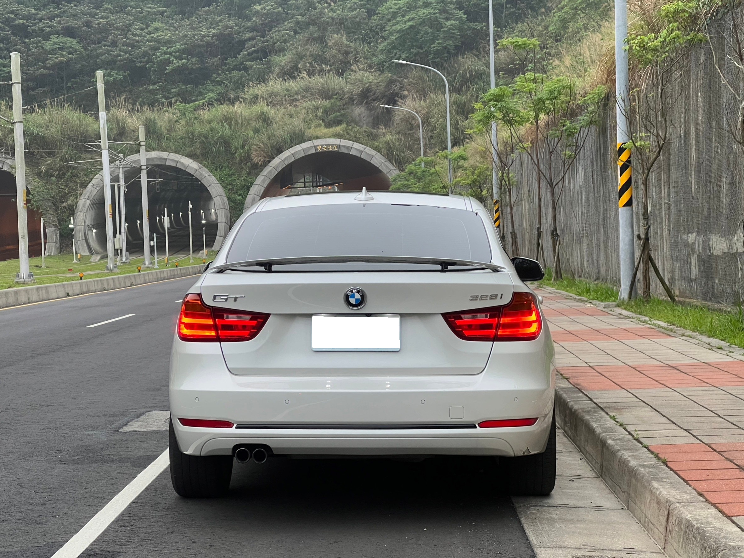 2014 BMW 328 GT 總代理，紅內裝運動版，無訂金試乘！0916 878 949 洪先生  第4張相片