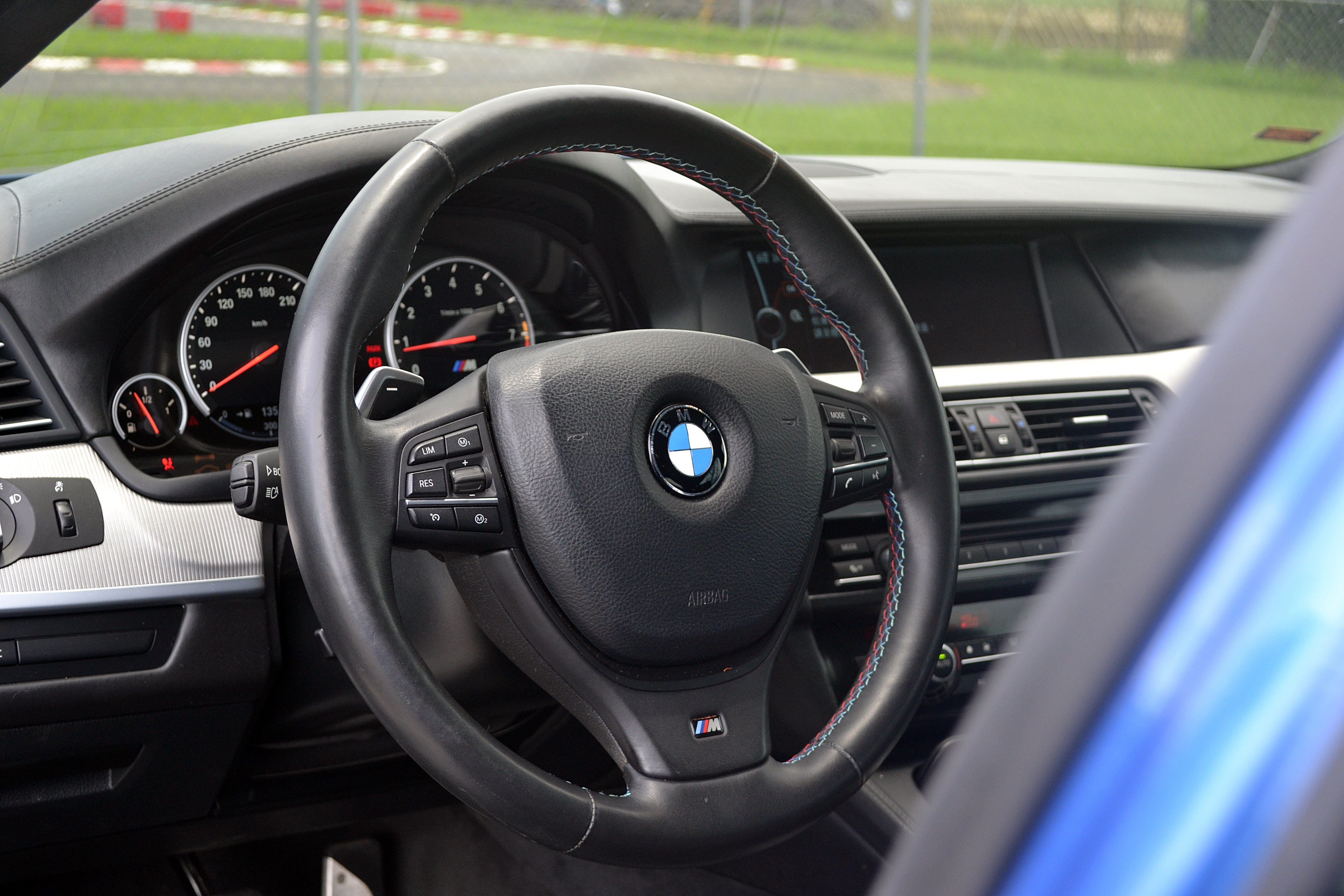 2012 BMW M5 4.4 跑9萬 v8雙渦輪增壓 560匹馬力 -潘先生 電話/Line:0982120974  	  第8張相片