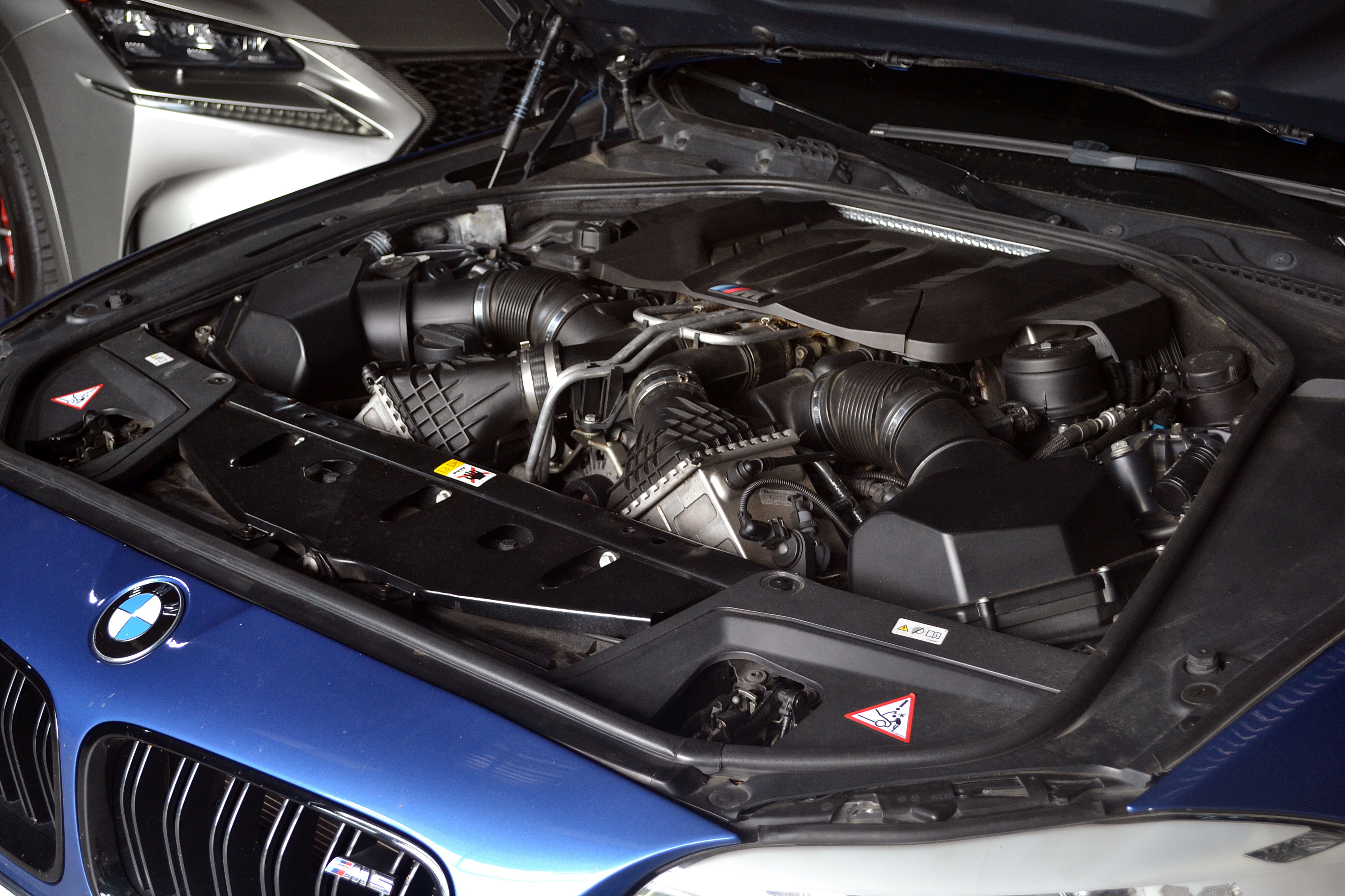 2012 BMW M5 4.4 跑9萬 v8雙渦輪增壓 560匹馬力 -潘先生 電話/Line:0982120974  	  第15張相片