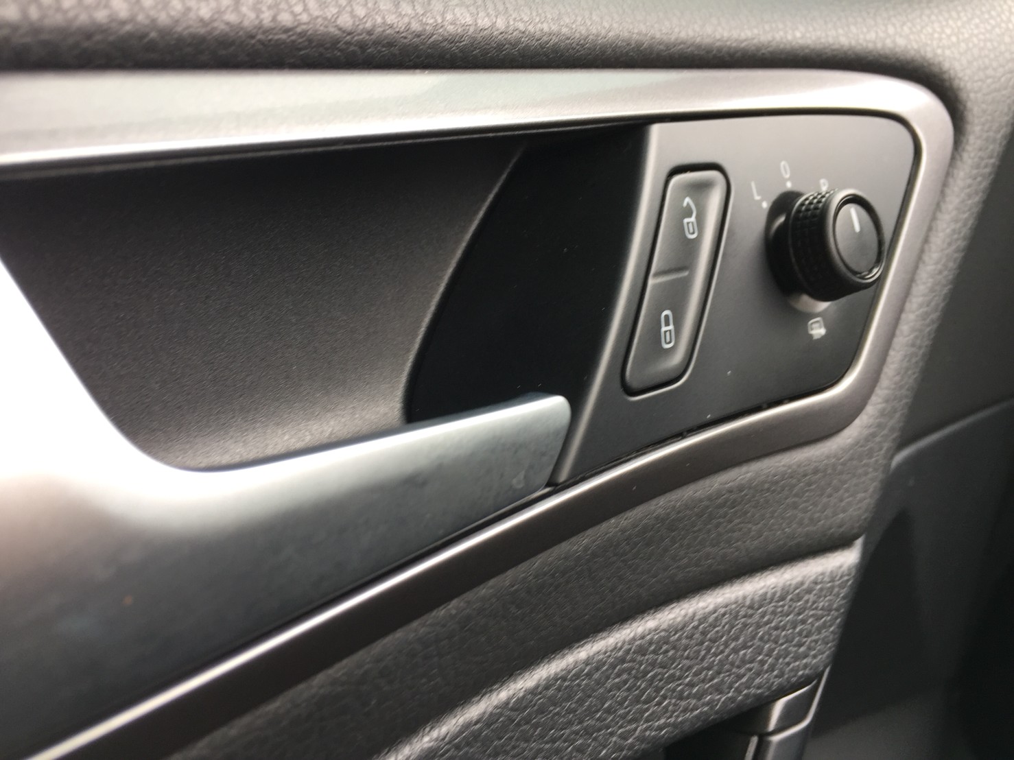 車況保證 , 可貸款 買車找杰森幫您節省時間及荷包 0972-040-808 杰森  第12張相片